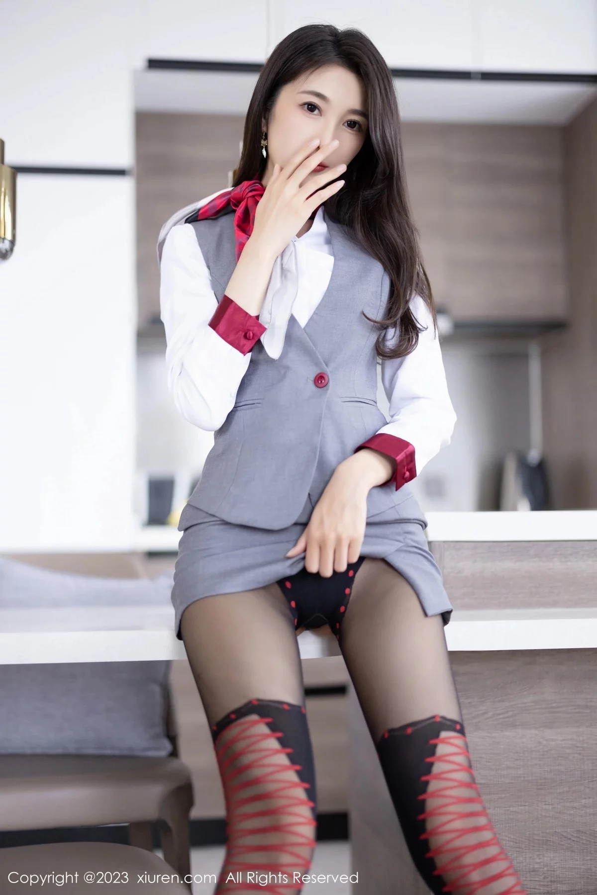 XiuRen第6967期_模特林乐一性感灰色制服露黑色轻透连体衣秀曼妙身姿诱惑写真87P