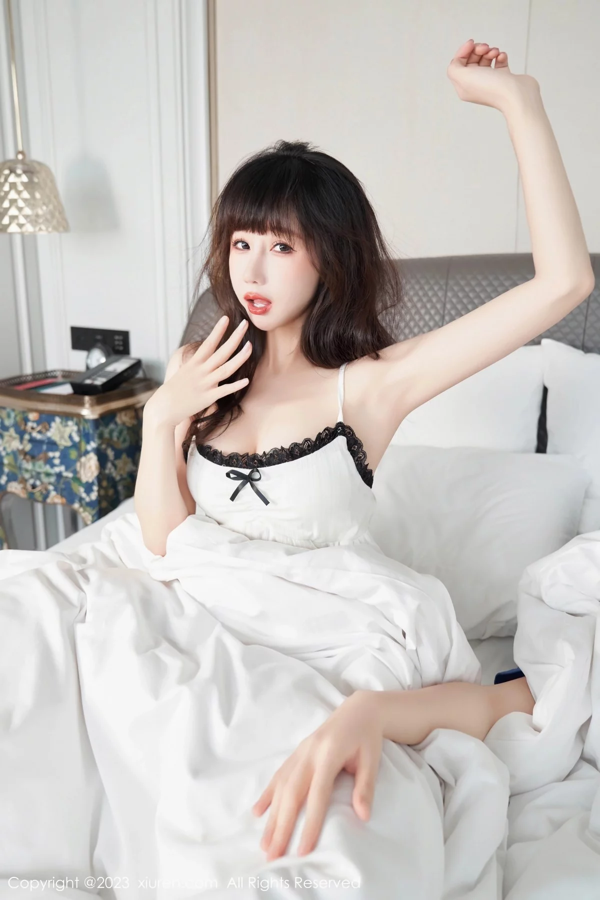 XiuRen第6975期_模特波巧酱女友早餐主题性感白色吊带睡裙秀完美身材诱惑写真106P