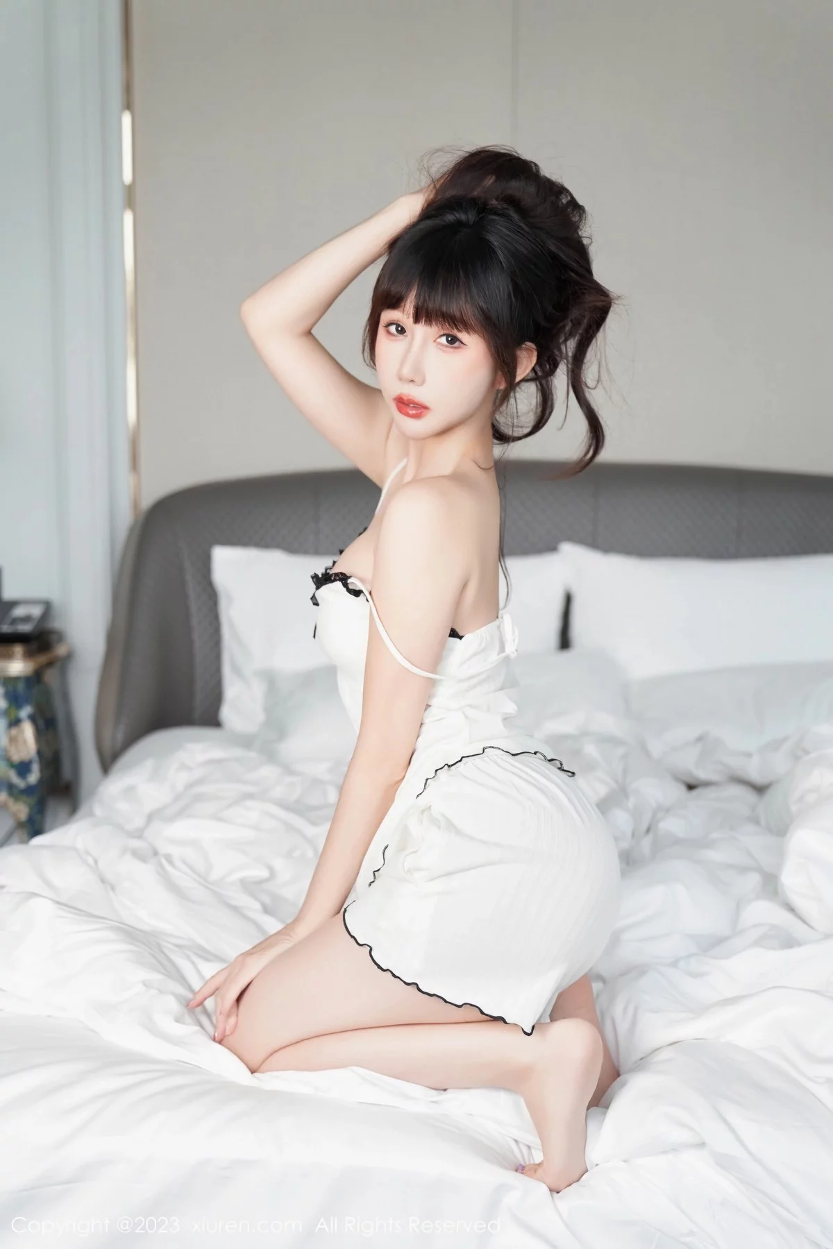 XiuRen第6975期_模特波巧酱女友早餐主题性感白色吊带睡裙秀完美身材诱惑写真106P