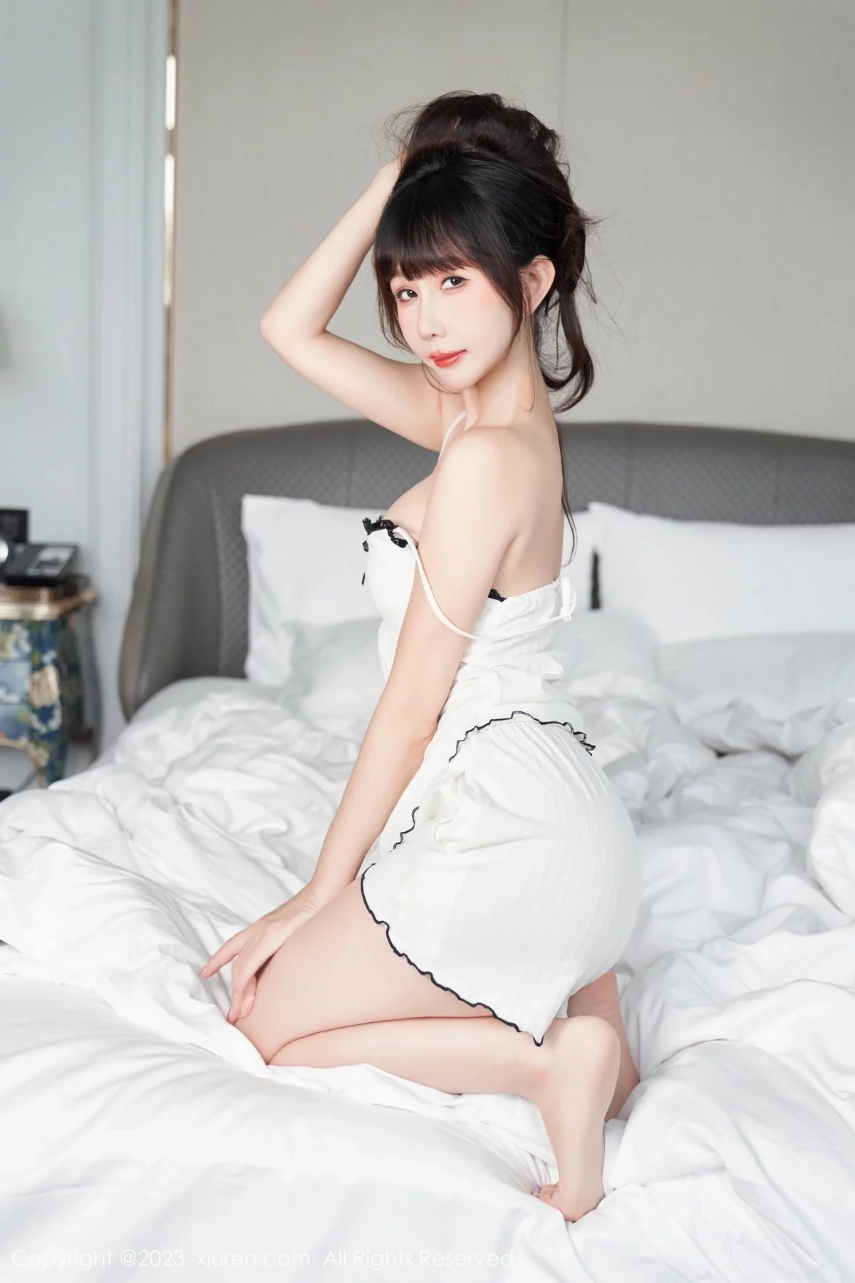 XiuRen第6975期_模特波巧酱女友早餐主题性感白色吊带睡裙秀完美身材诱惑写真106P