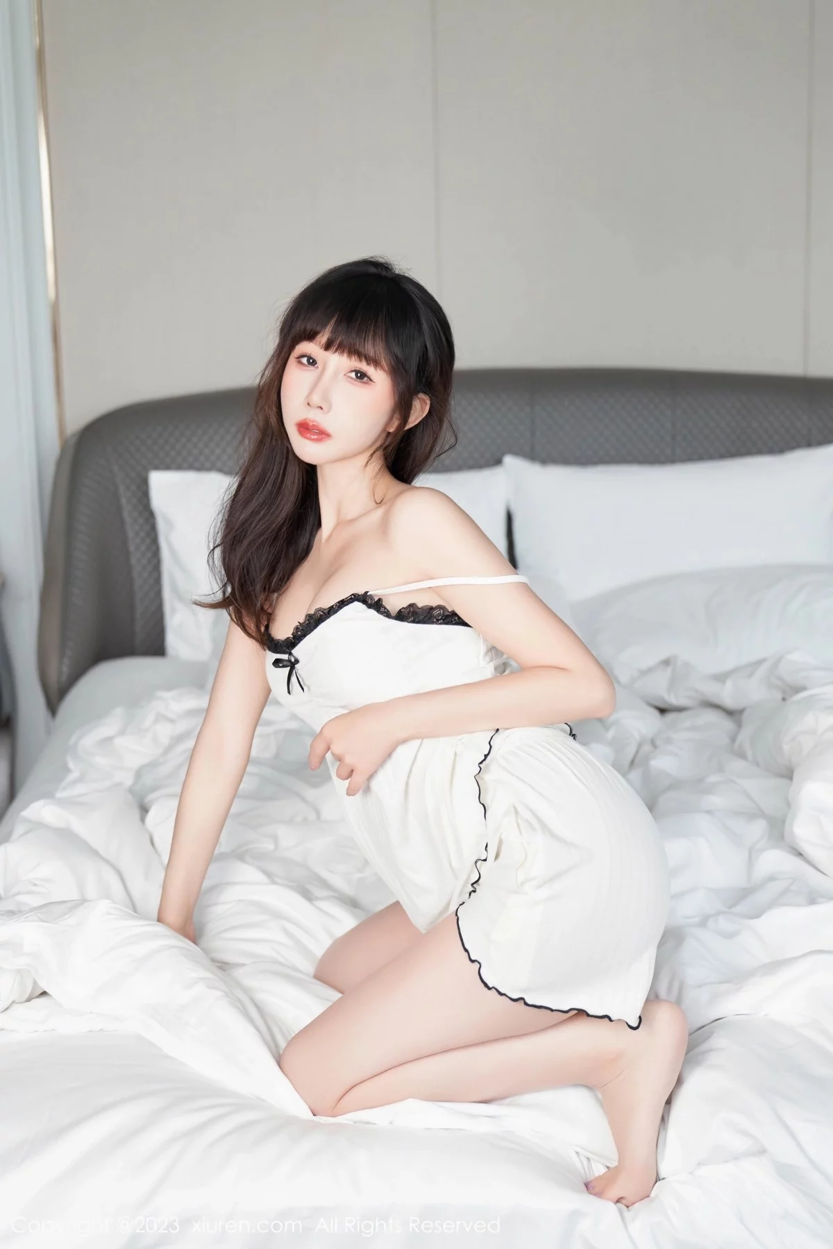 XiuRen第6975期_模特波巧酱女友早餐主题性感白色吊带睡裙秀完美身材诱惑写真106P