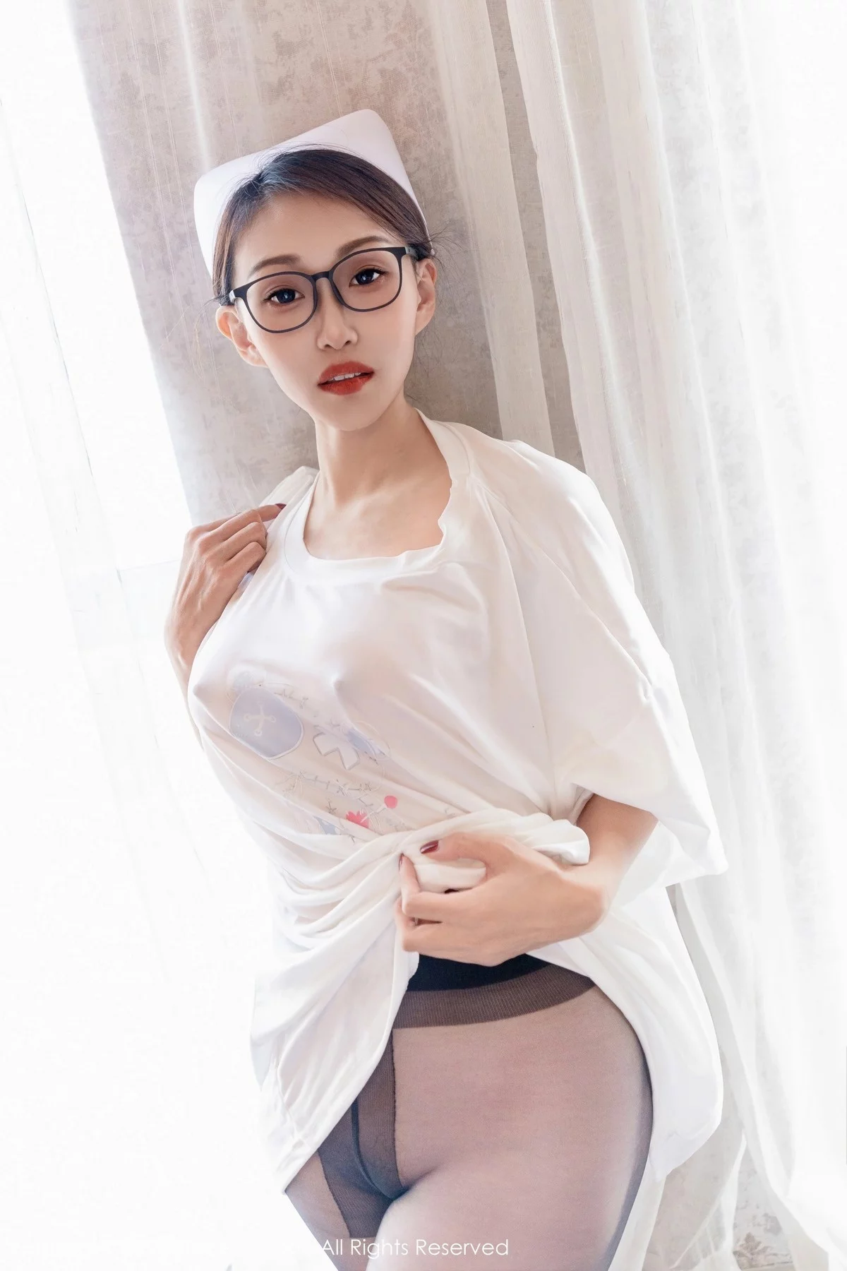 XiuRen第6971期_模特妖-Baby性感白色护士服饰配超薄黑丝秀完美身材诱惑写真67P