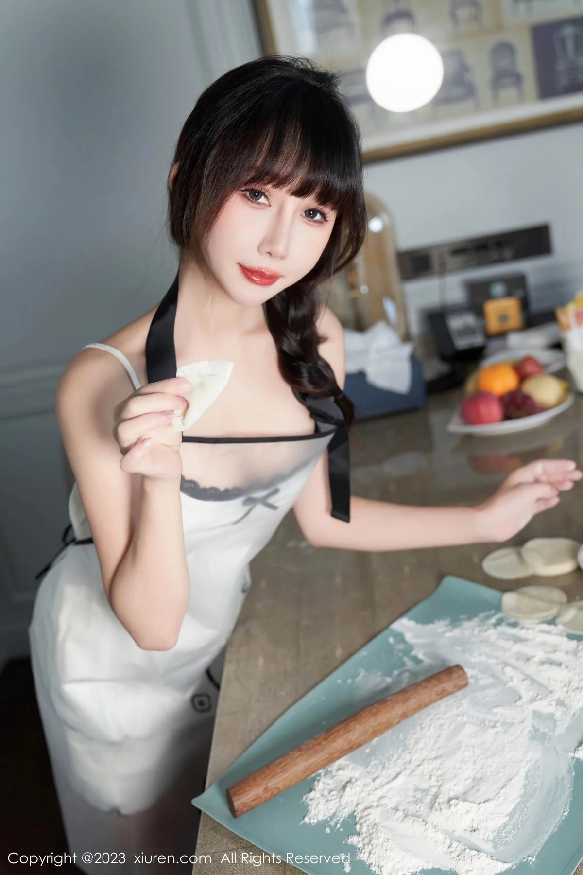 XiuRen第6975期_模特波巧酱女友早餐主题性感白色吊带睡裙秀完美身材诱惑写真106P