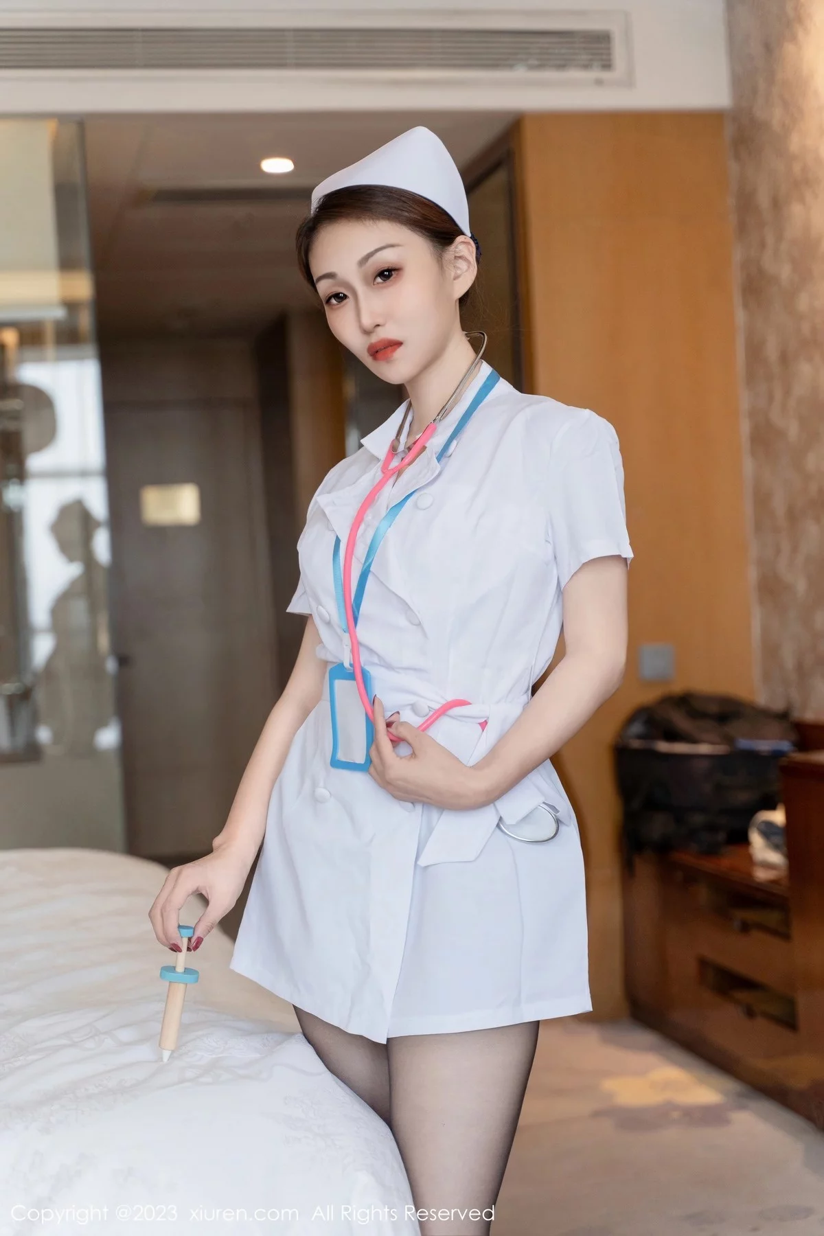 XiuRen第6971期_模特妖-Baby性感白色护士服饰配超薄黑丝秀完美身材诱惑写真67P