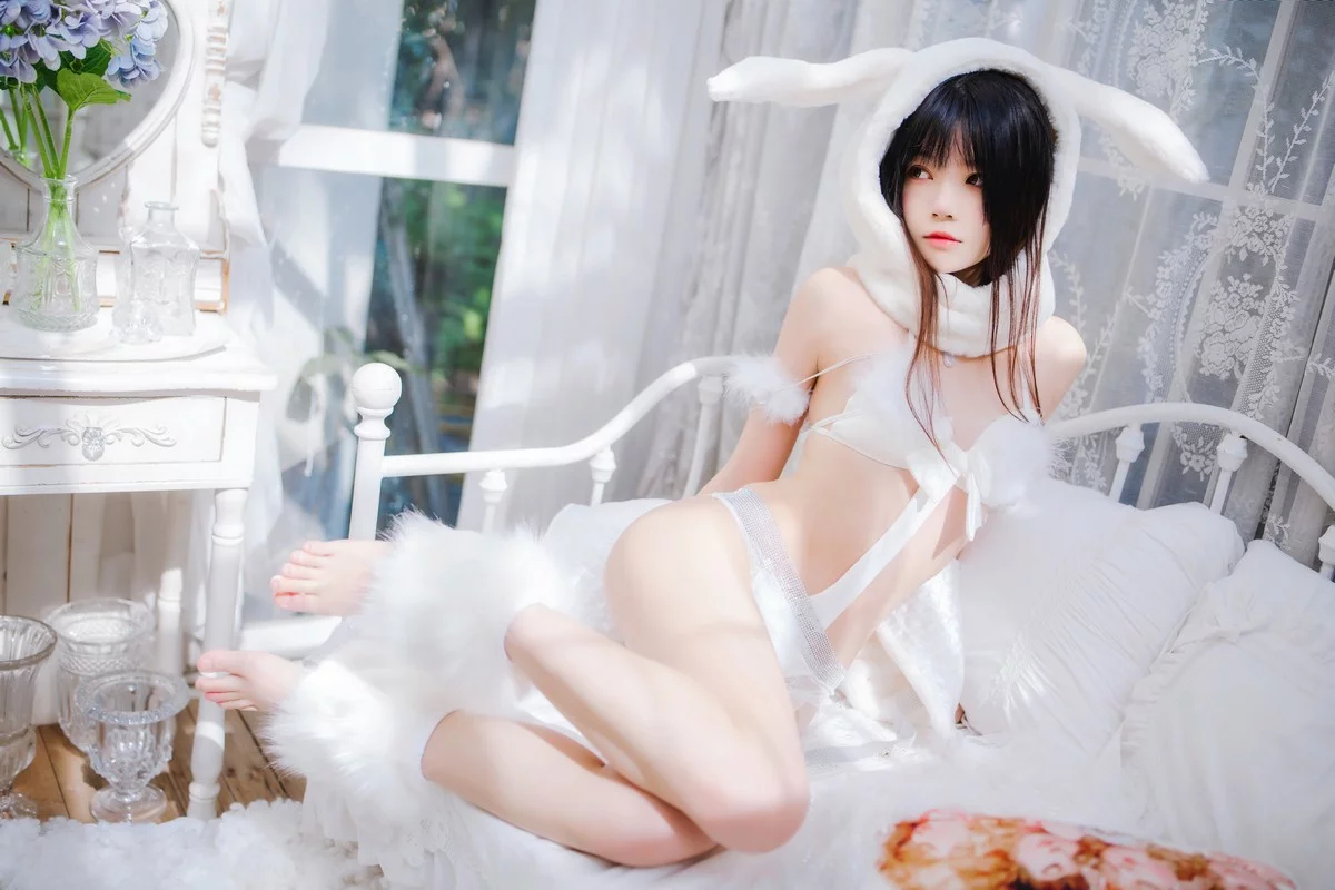 网络美女桜桃喵小白兔01主题性感兔子装扮白色内衣秀完美身材迷人诱惑写真48P
