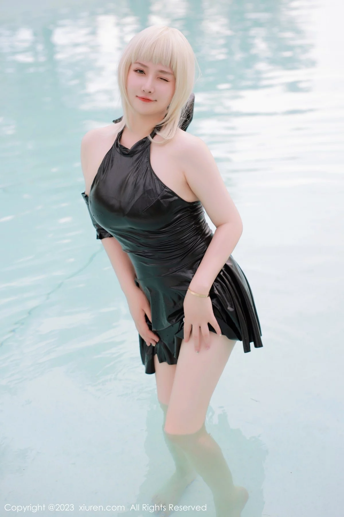 XiuRen第6984期_模特养乐多DoDo性感黑色Cosplay装扮秀丰满身材惹火诱惑写真75P