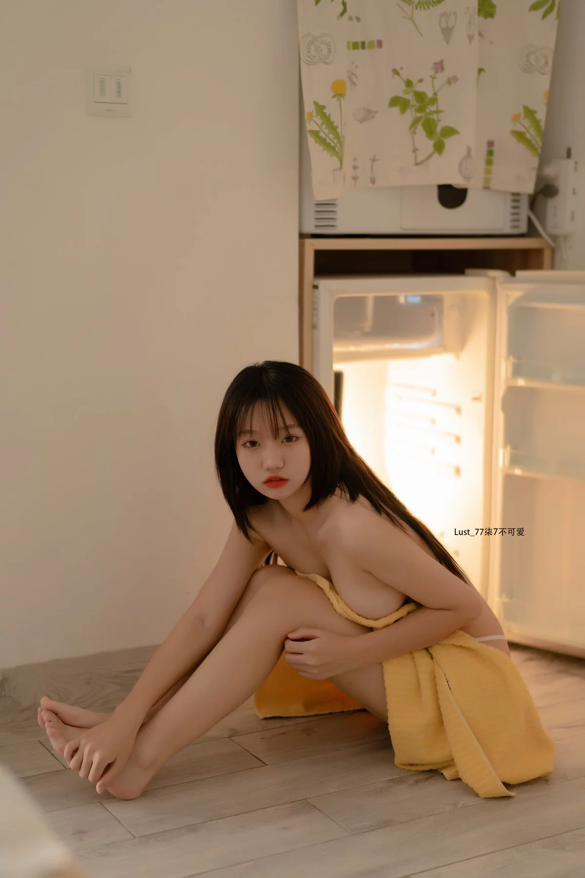动漫博主柒柒要乖哦初恋背心主题性感白色背心配灰短裤秀完美身材诱惑写真117P