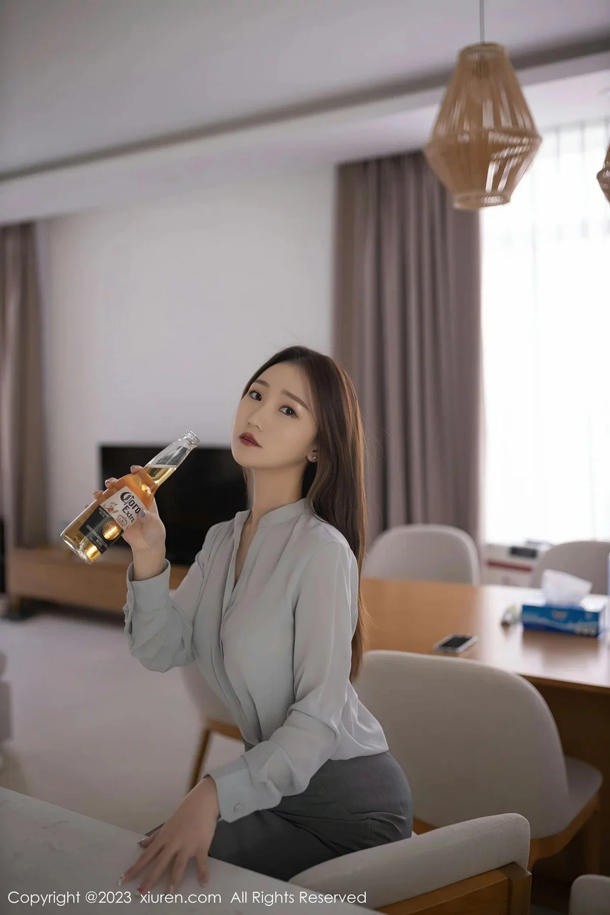 XiuRen第6989期_模特杏子Yada醉酒主题性感淡灰色轻透内衣配超薄黑丝诱惑写真80P