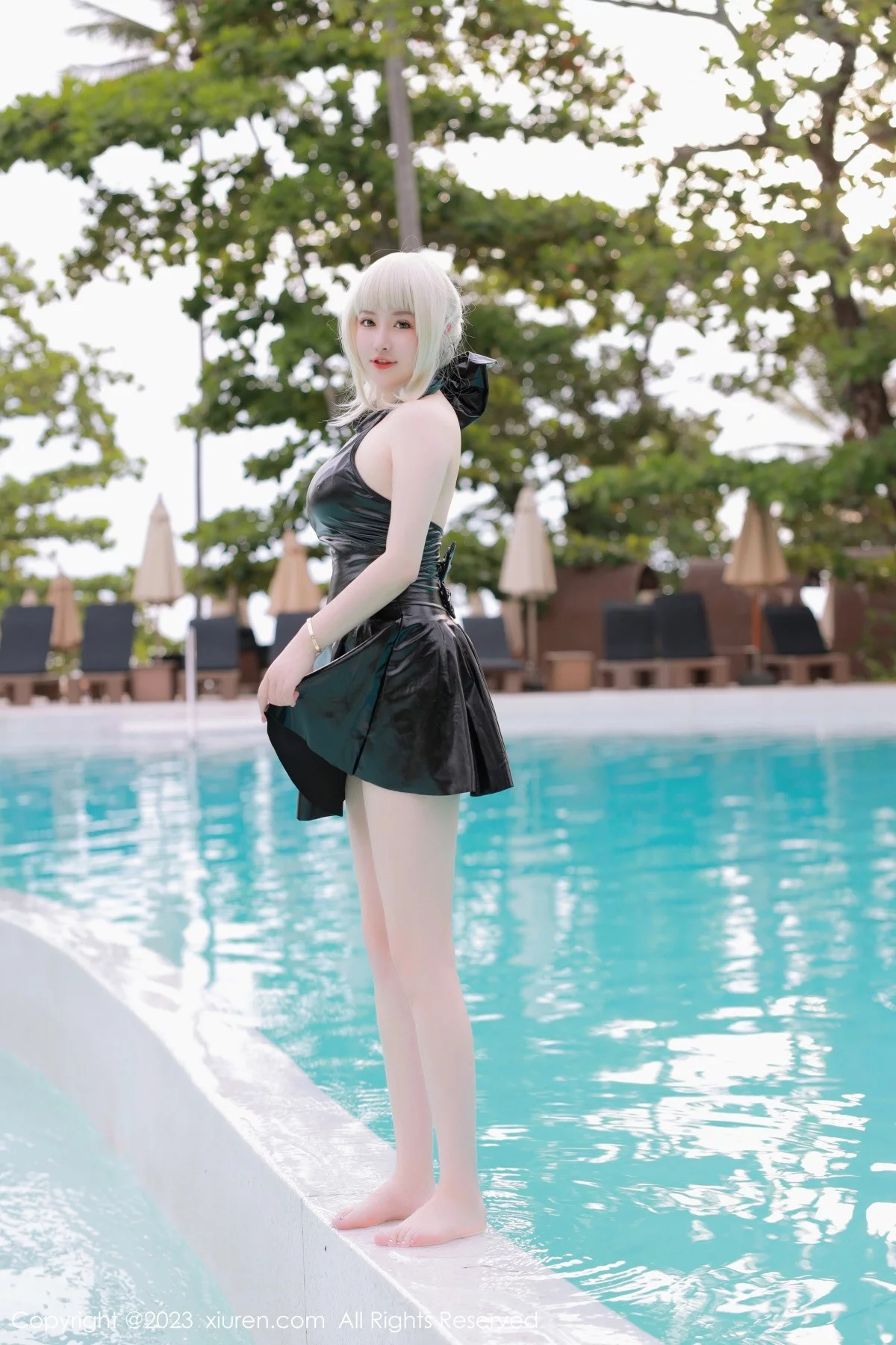 XiuRen第6984期_模特养乐多DoDo性感黑色Cosplay装扮秀丰满身材惹火诱惑写真75P