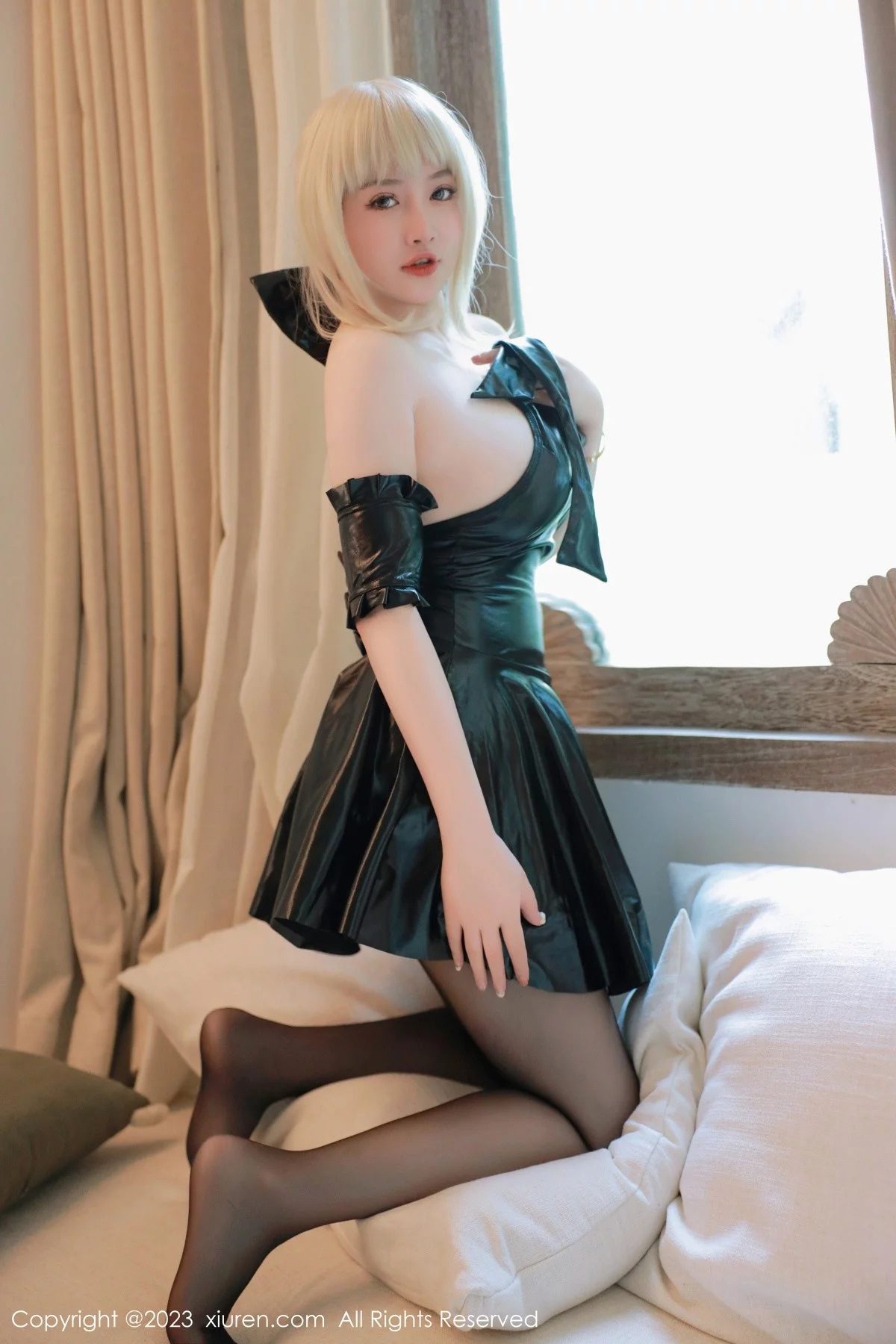 XiuRen第6984期_模特养乐多DoDo性感黑色Cosplay装扮秀丰满身材惹火诱惑写真75P