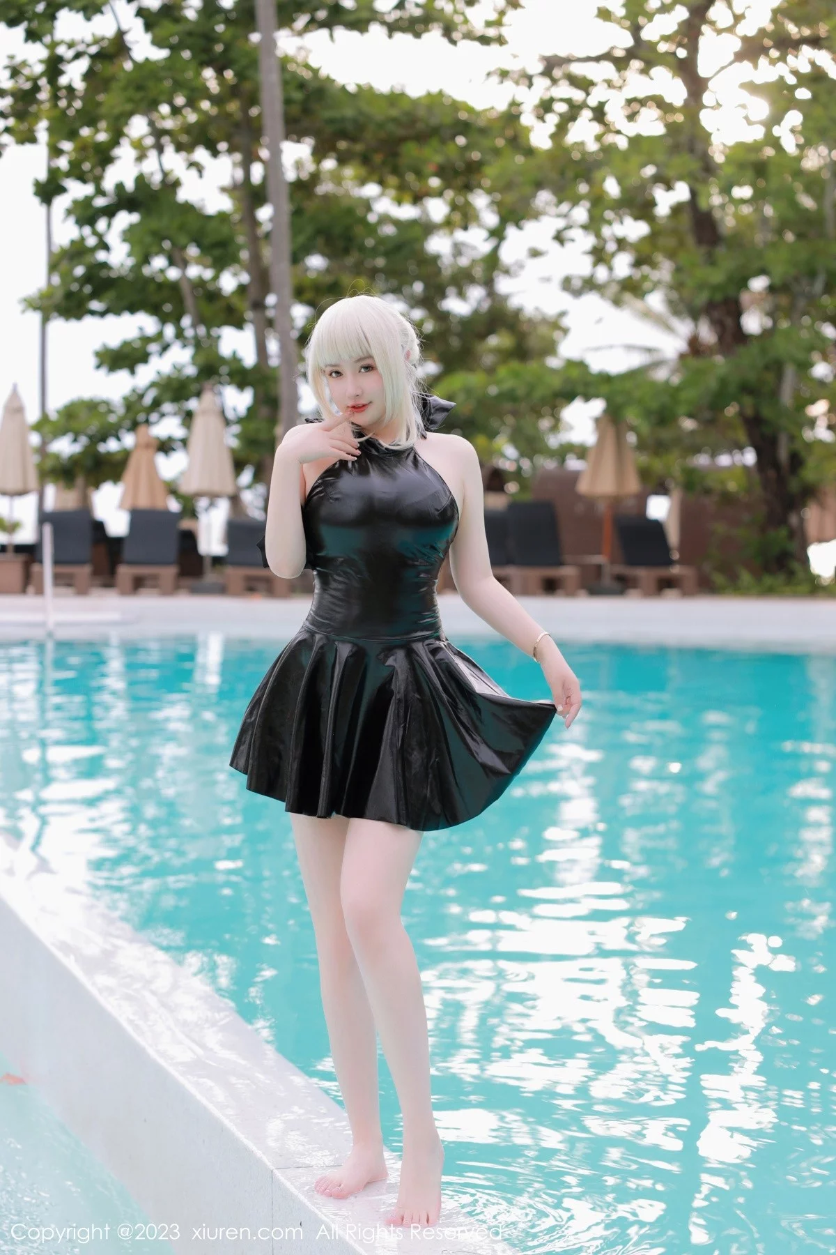 XiuRen第6984期_模特养乐多DoDo性感黑色Cosplay装扮秀丰满身材惹火诱惑写真75P
