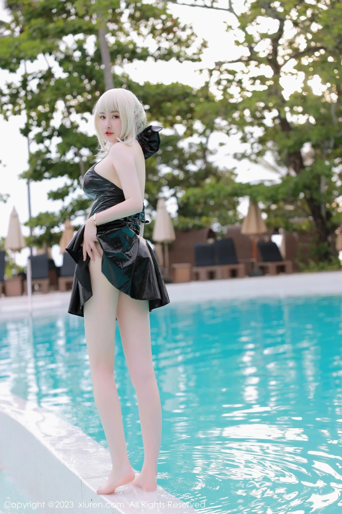 XiuRen第6984期_模特养乐多DoDo性感黑色Cosplay装扮秀丰满身材惹火诱惑写真75P
