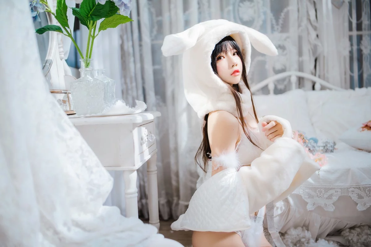 网络美女桜桃喵小白兔01主题性感兔子装扮白色内衣秀完美身材迷人诱惑写真48P