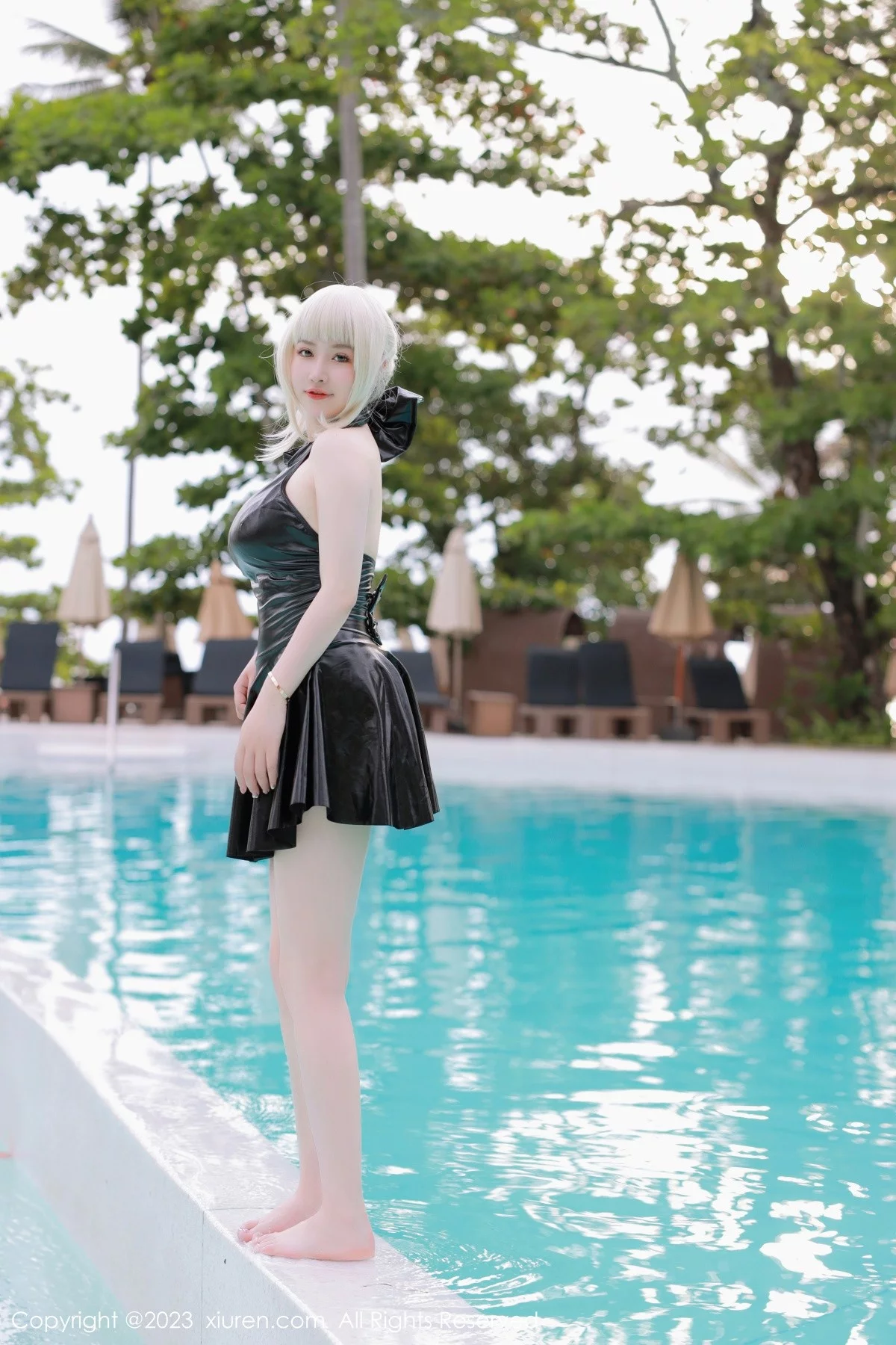 XiuRen第6984期_模特养乐多DoDo性感黑色Cosplay装扮秀丰满身材惹火诱惑写真75P