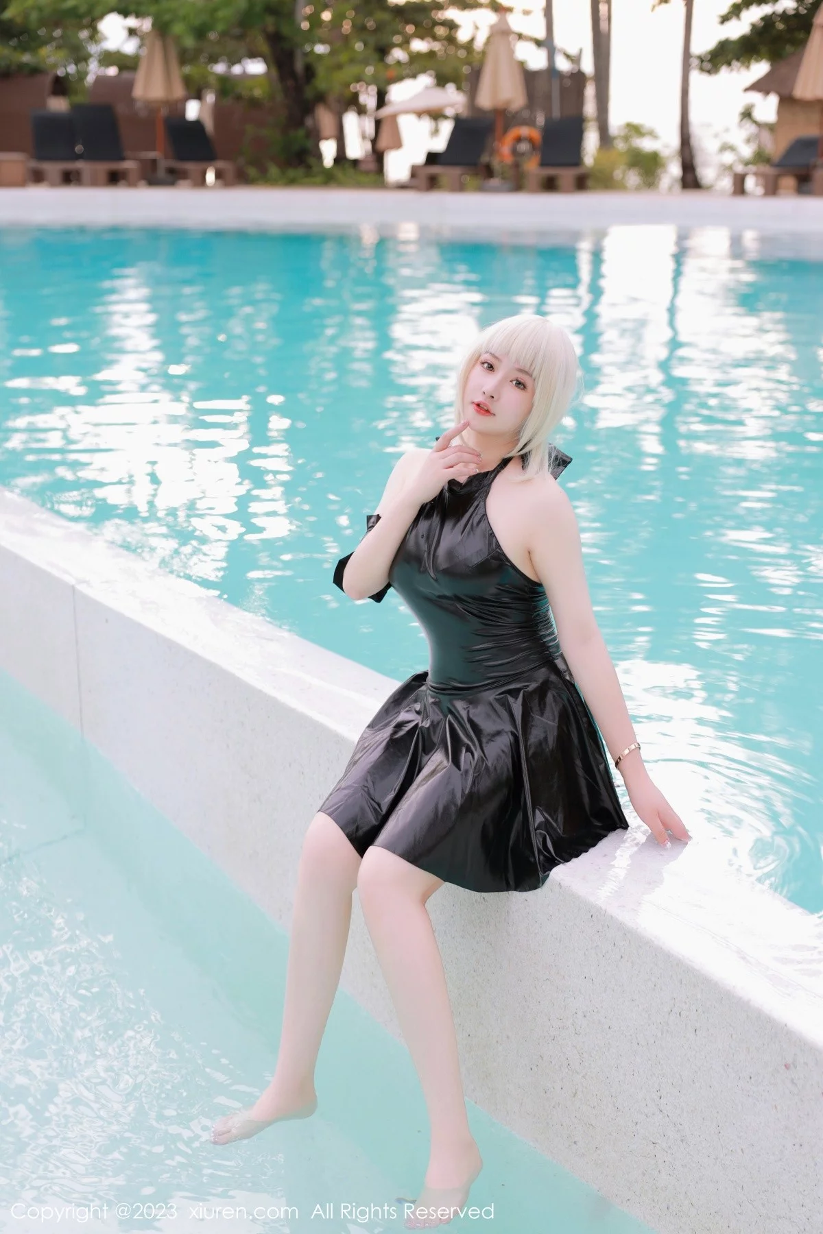 XiuRen第6984期_模特养乐多DoDo性感黑色Cosplay装扮秀丰满身材惹火诱惑写真75P