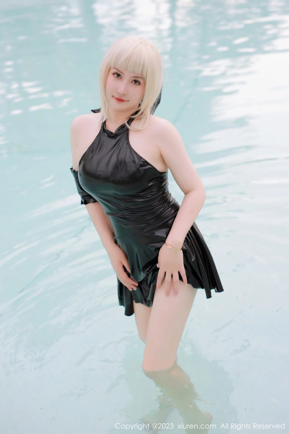 XiuRen第6984期_模特养乐多DoDo性感黑色Cosplay装扮秀丰满身材惹火诱惑写真75P
