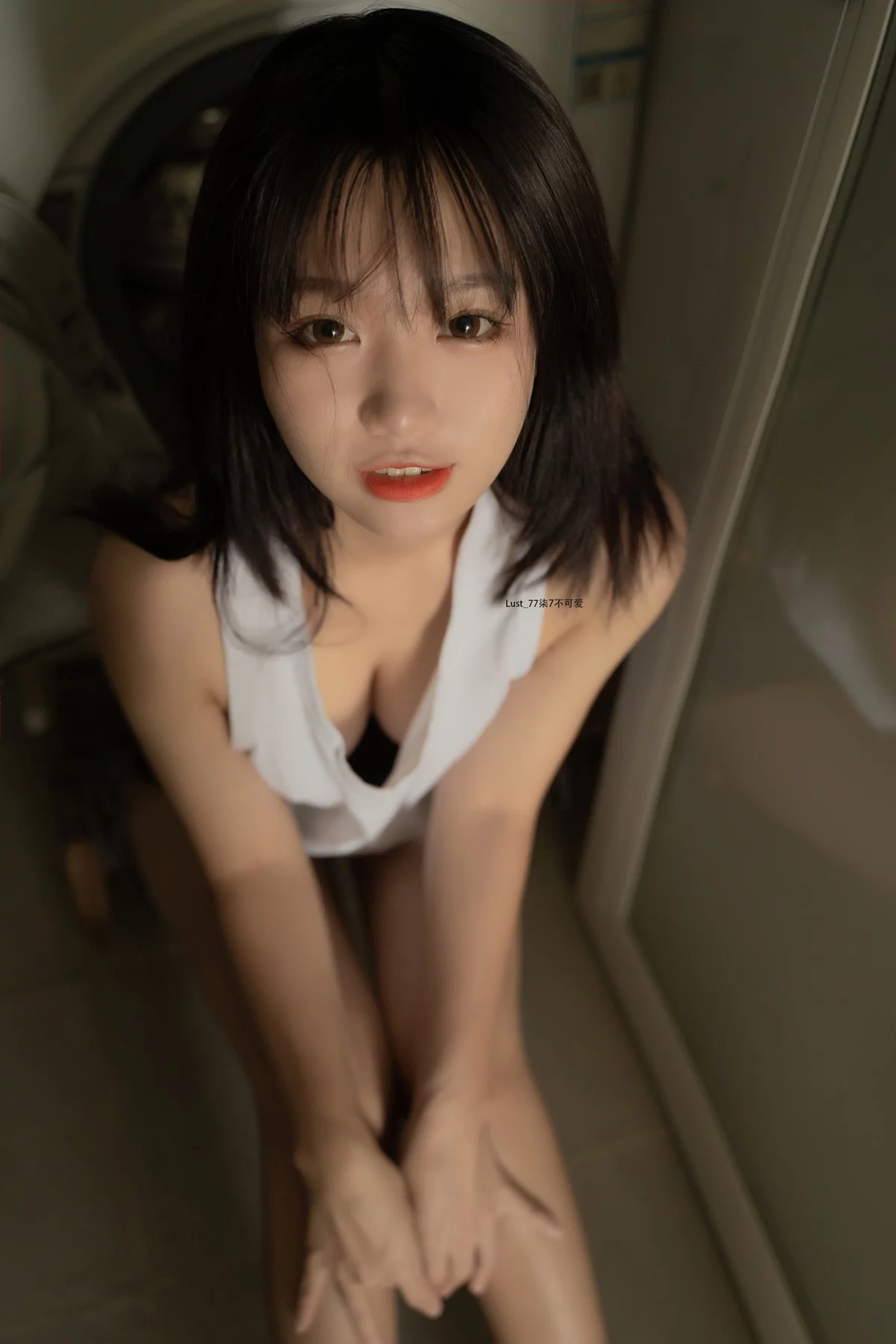 动漫博主柒柒要乖哦初恋背心主题性感白色背心配灰短裤秀完美身材诱惑写真117P