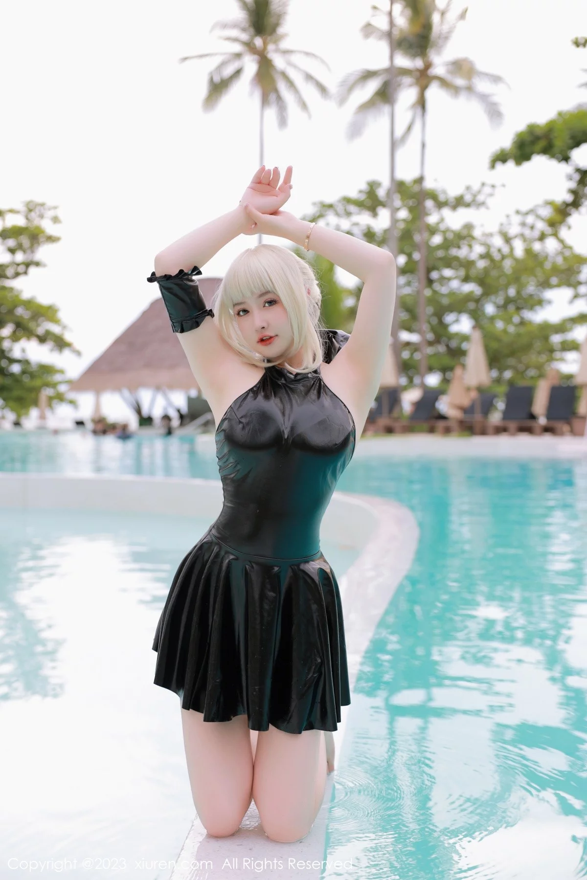 XiuRen第6984期_模特养乐多DoDo性感黑色Cosplay装扮秀丰满身材惹火诱惑写真75P