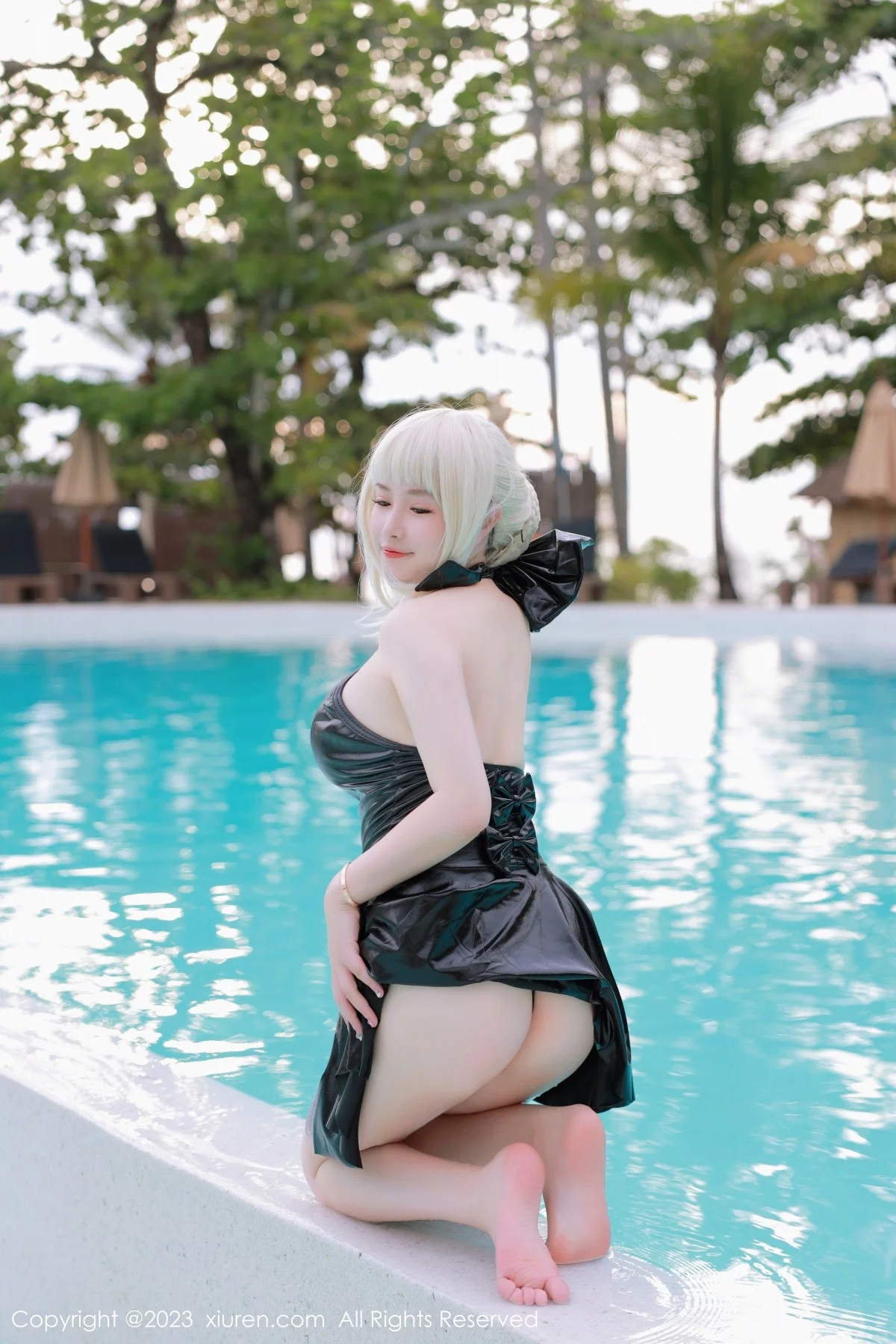 XiuRen第6984期_模特养乐多DoDo性感黑色Cosplay装扮秀丰满身材惹火诱惑写真75P