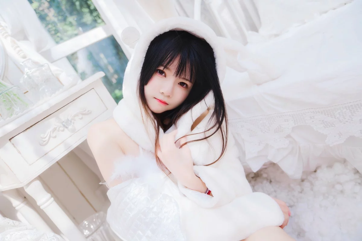 网络美女桜桃喵小白兔01主题性感兔子装扮白色内衣秀完美身材迷人诱惑写真48P