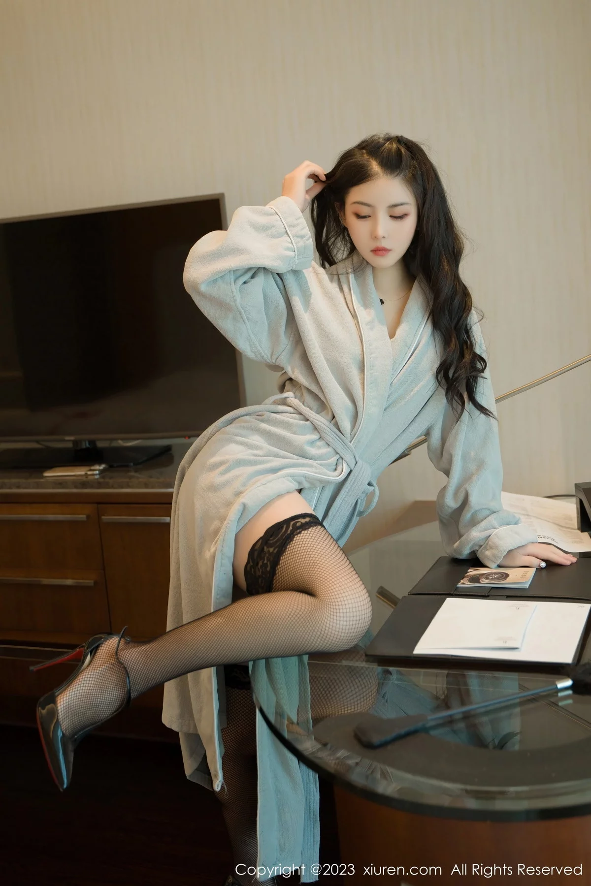 XiuRen第7107期_模特柒喜小baby脱浴袍露黑色蕾丝情趣服饰秀惹火身材诱惑写真56P