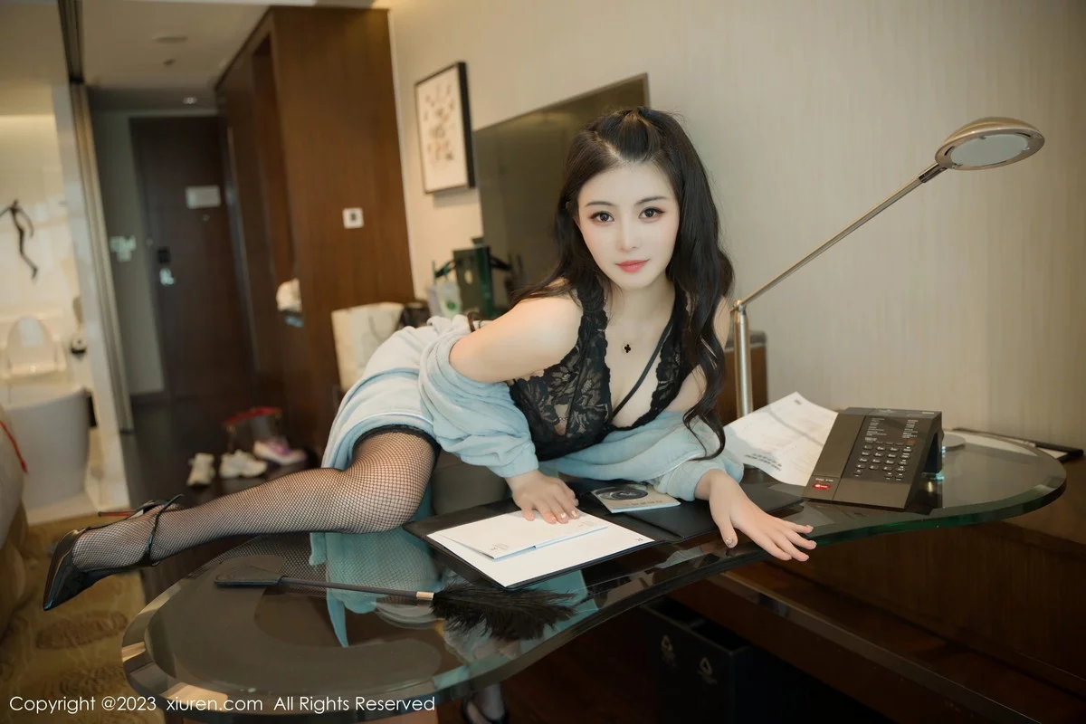 XiuRen第7107期_模特柒喜小baby脱浴袍露黑色蕾丝情趣服饰秀惹火身材诱惑写真56P
