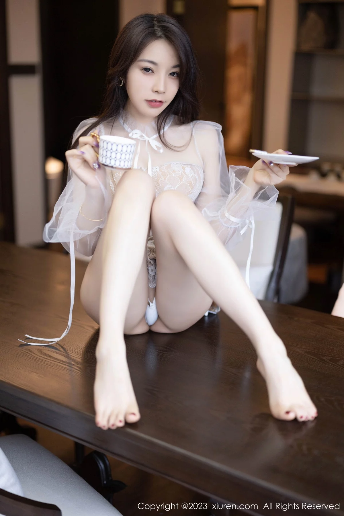 XiuRen第7112期_女神徐莉芝Booty性感浅色连衣短裙露白色蕾丝内衣完美诱惑写真88P