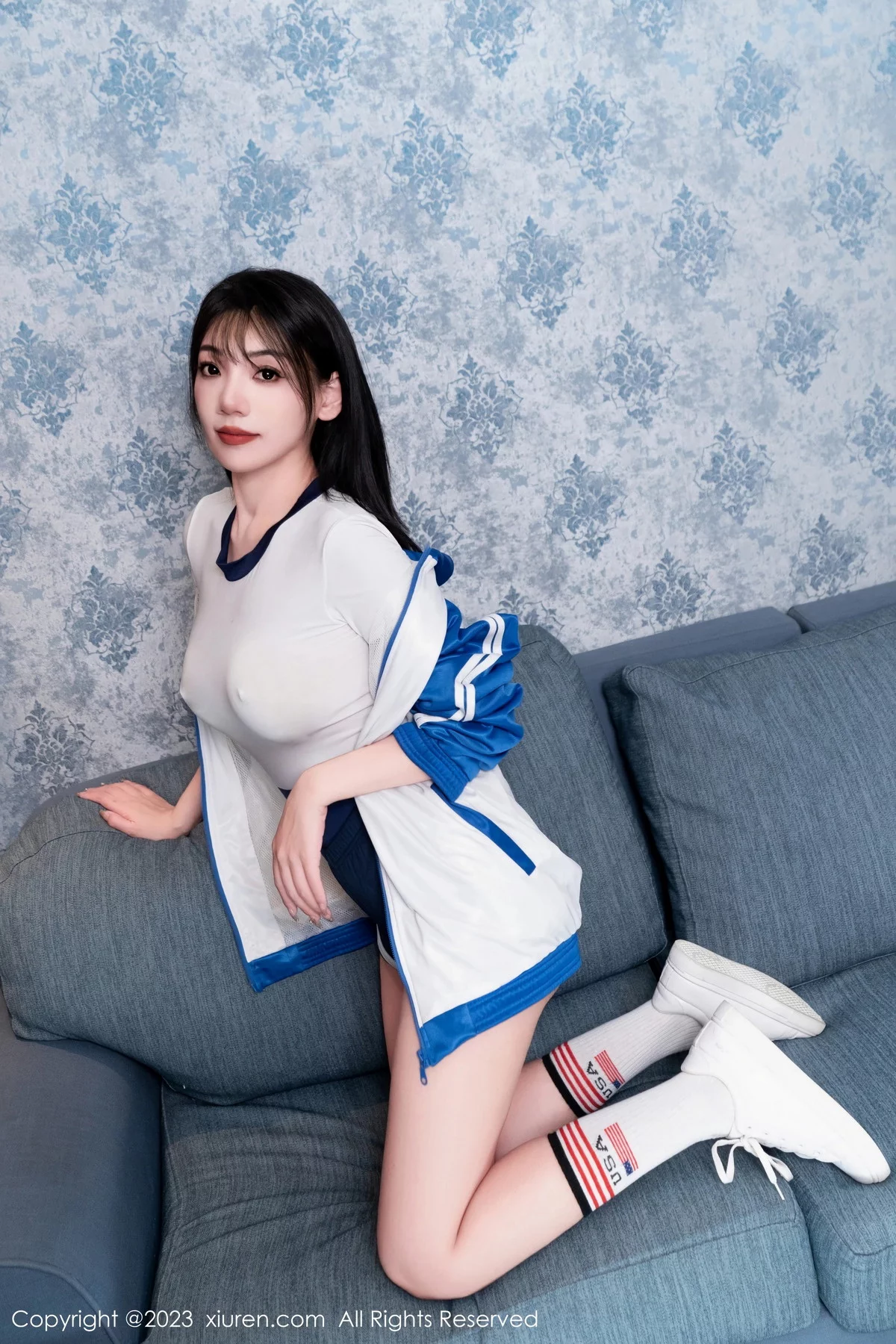 XiuRen第7106期_模特小泡芙winna脱学生制服露性感死库水秀浑圆翘臀诱惑写真59P