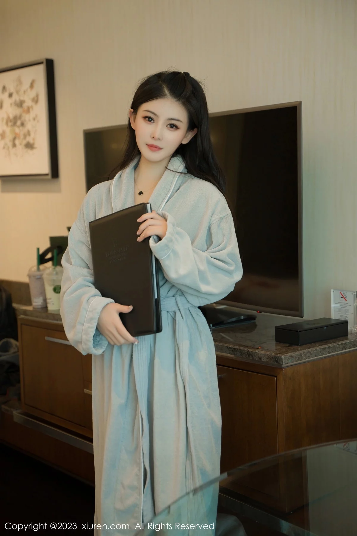 XiuRen第7107期_模特柒喜小baby脱浴袍露黑色蕾丝情趣服饰秀惹火身材诱惑写真56P