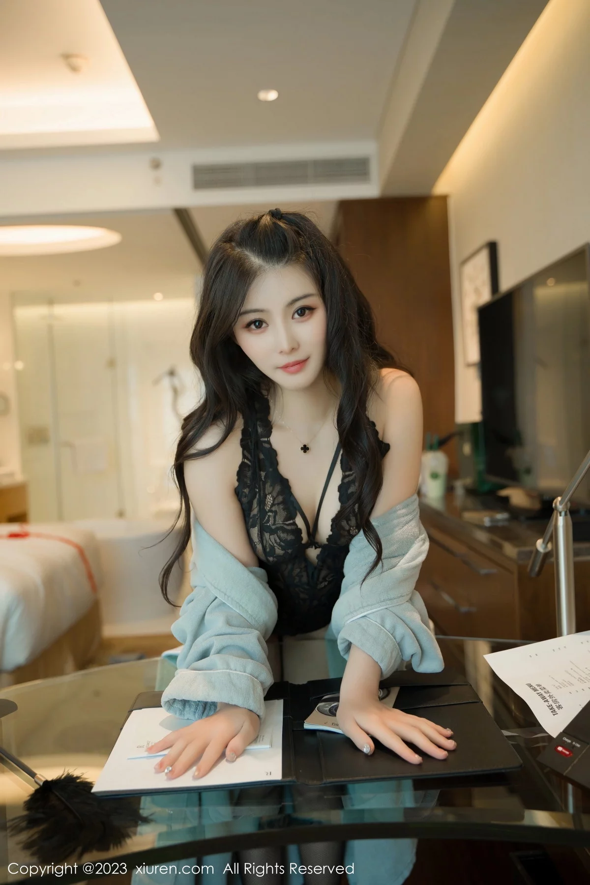 XiuRen第7107期_模特柒喜小baby脱浴袍露黑色蕾丝情趣服饰秀惹火身材诱惑写真56P