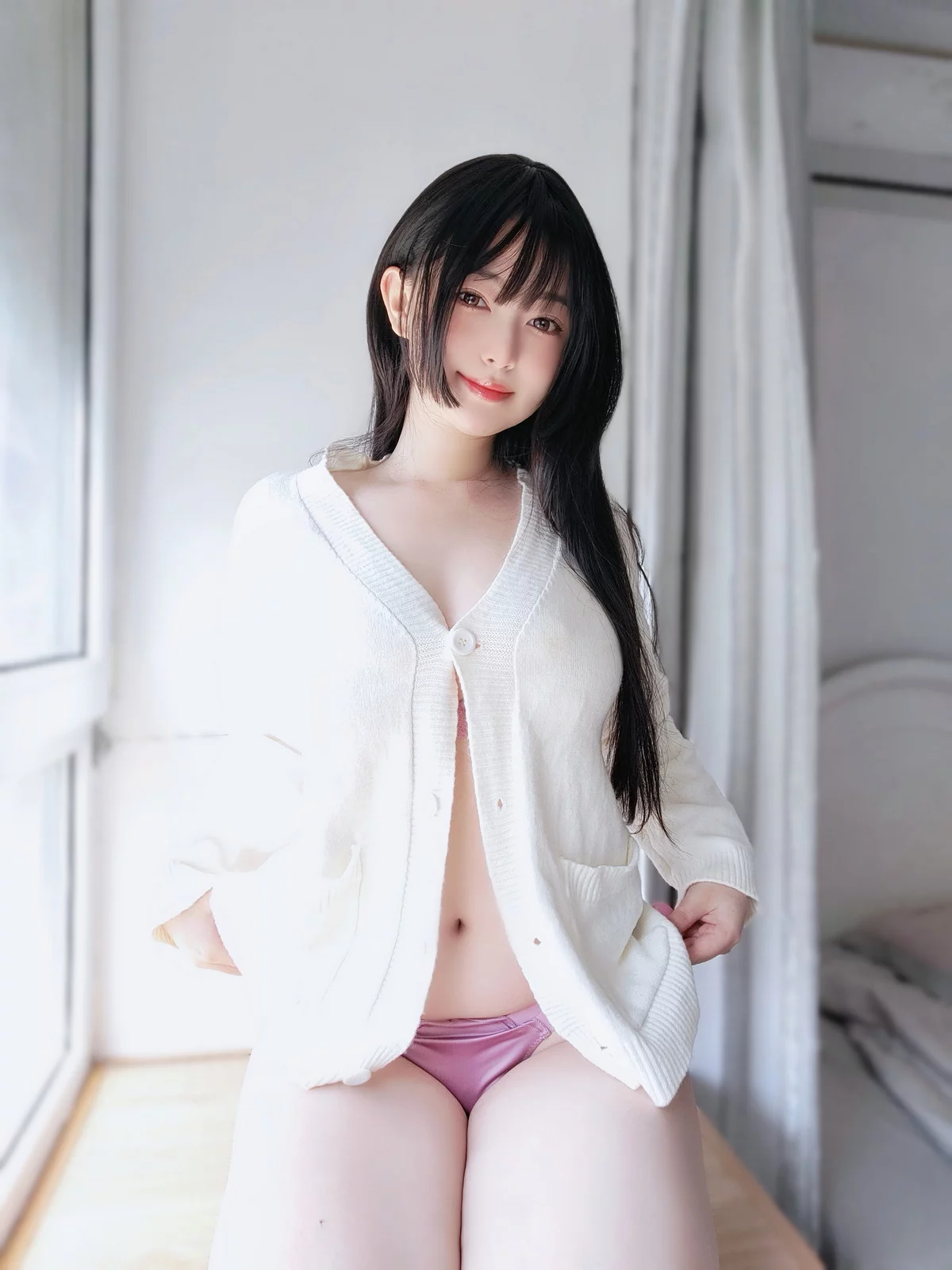 Coser妹子女主K素颜的清晨主题私房脱白色针织衣露性感粉色内衣完美诱惑写真102P
