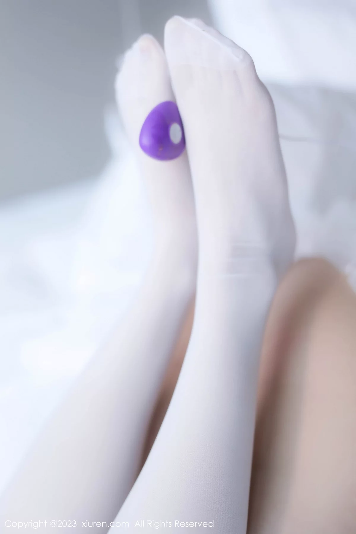 XiuRen第7165期_模特幼幼性感白色情趣婚纱服饰配白色丝袜秀完美身材诱惑写真89P