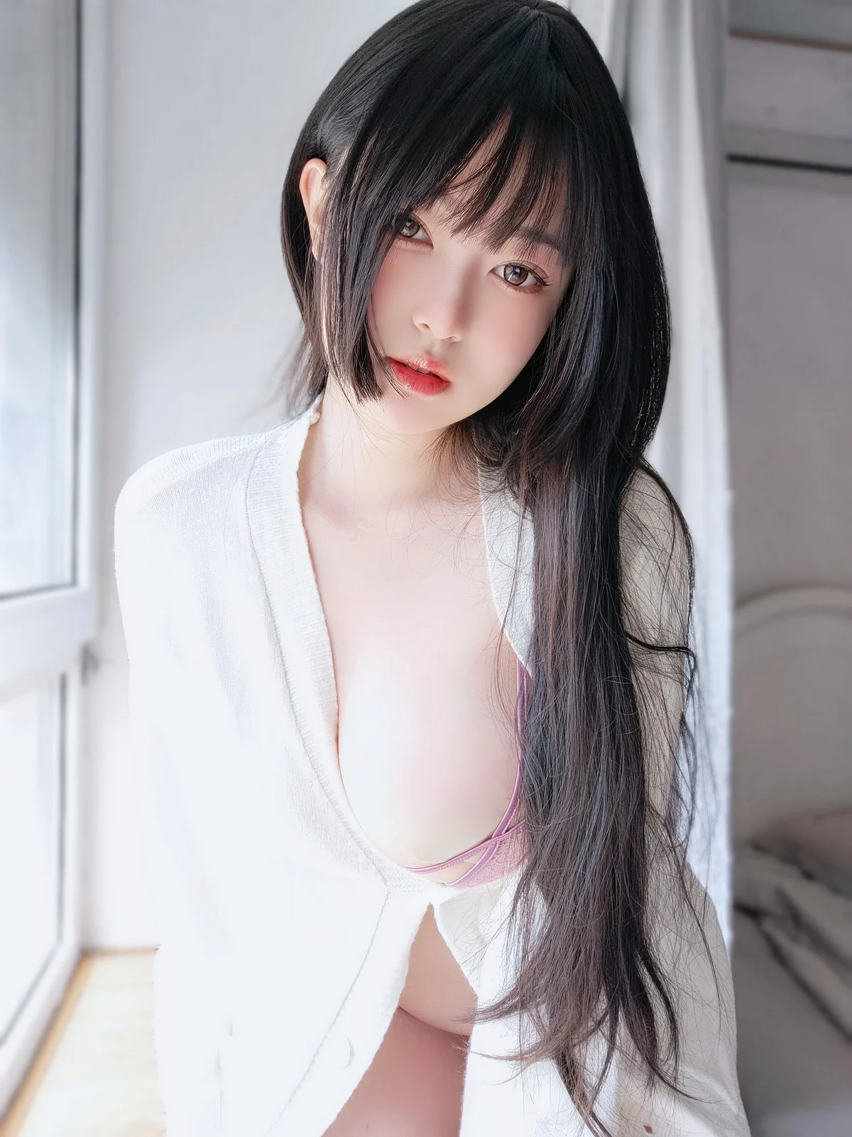 Coser妹子女主K素颜的清晨主题私房脱白色针织衣露性感粉色内衣完美诱惑写真102P