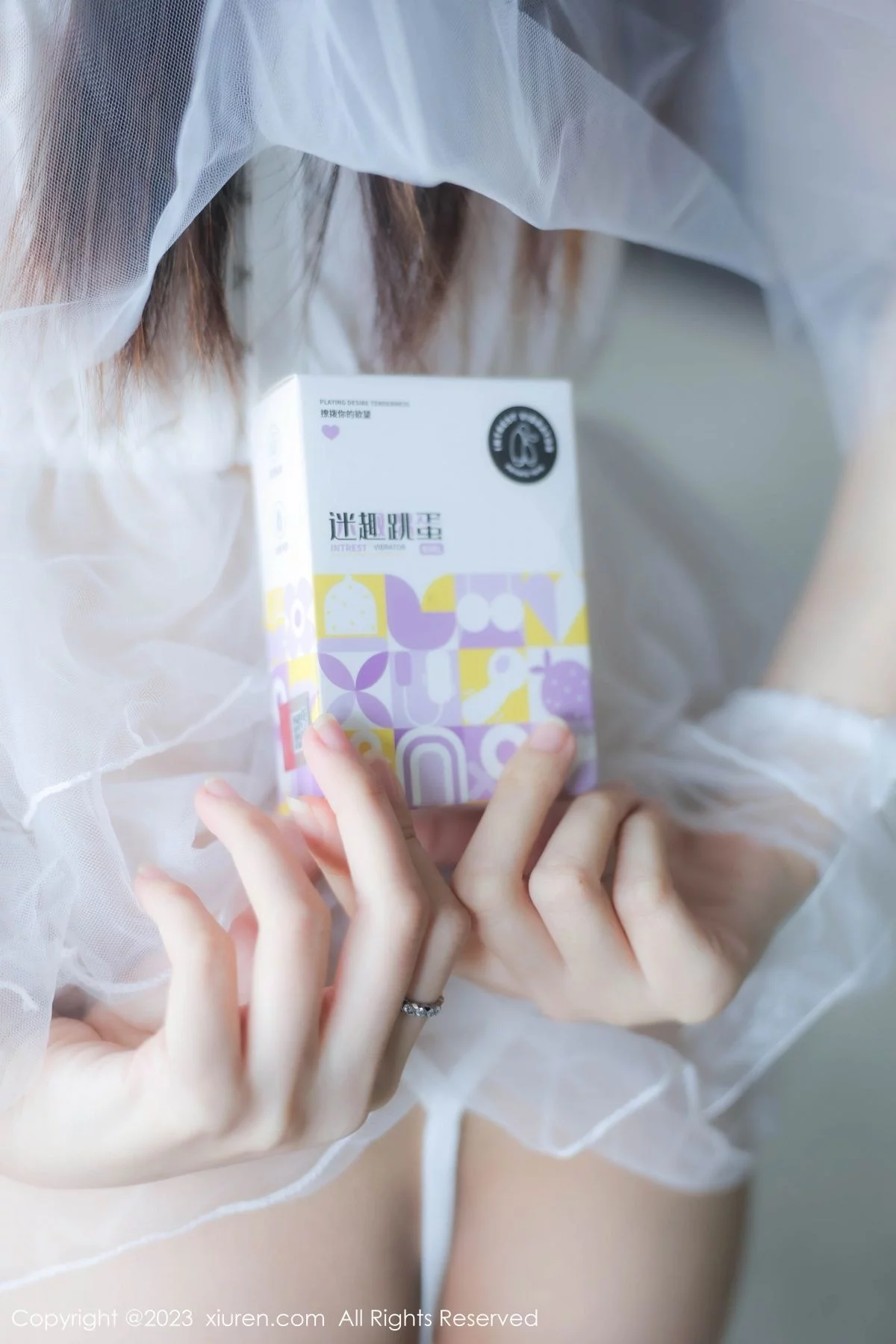 XiuRen第7165期_模特幼幼性感白色情趣婚纱服饰配白色丝袜秀完美身材诱惑写真89P