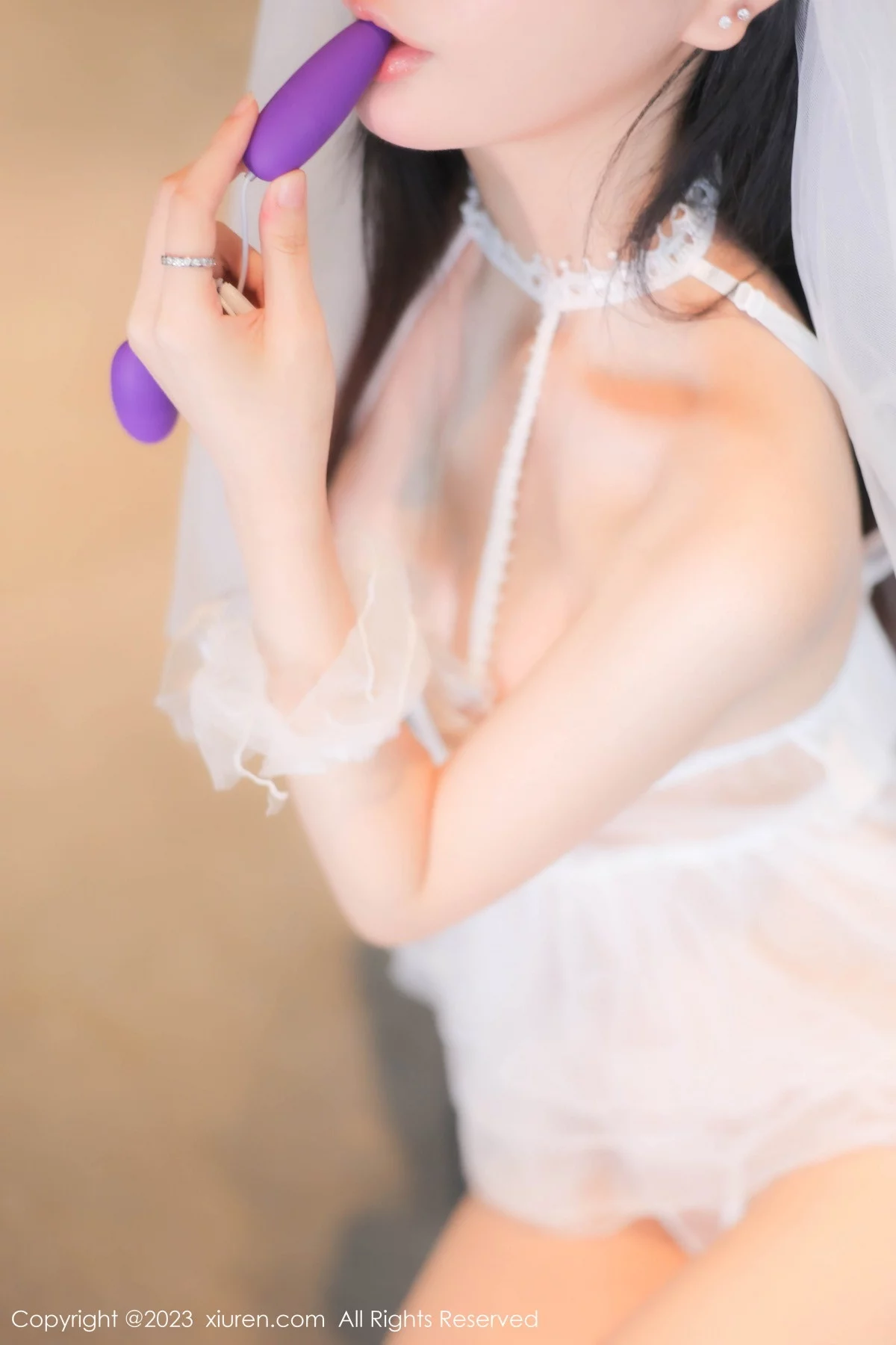XiuRen第7165期_模特幼幼性感白色情趣婚纱服饰配白色丝袜秀完美身材诱惑写真89P