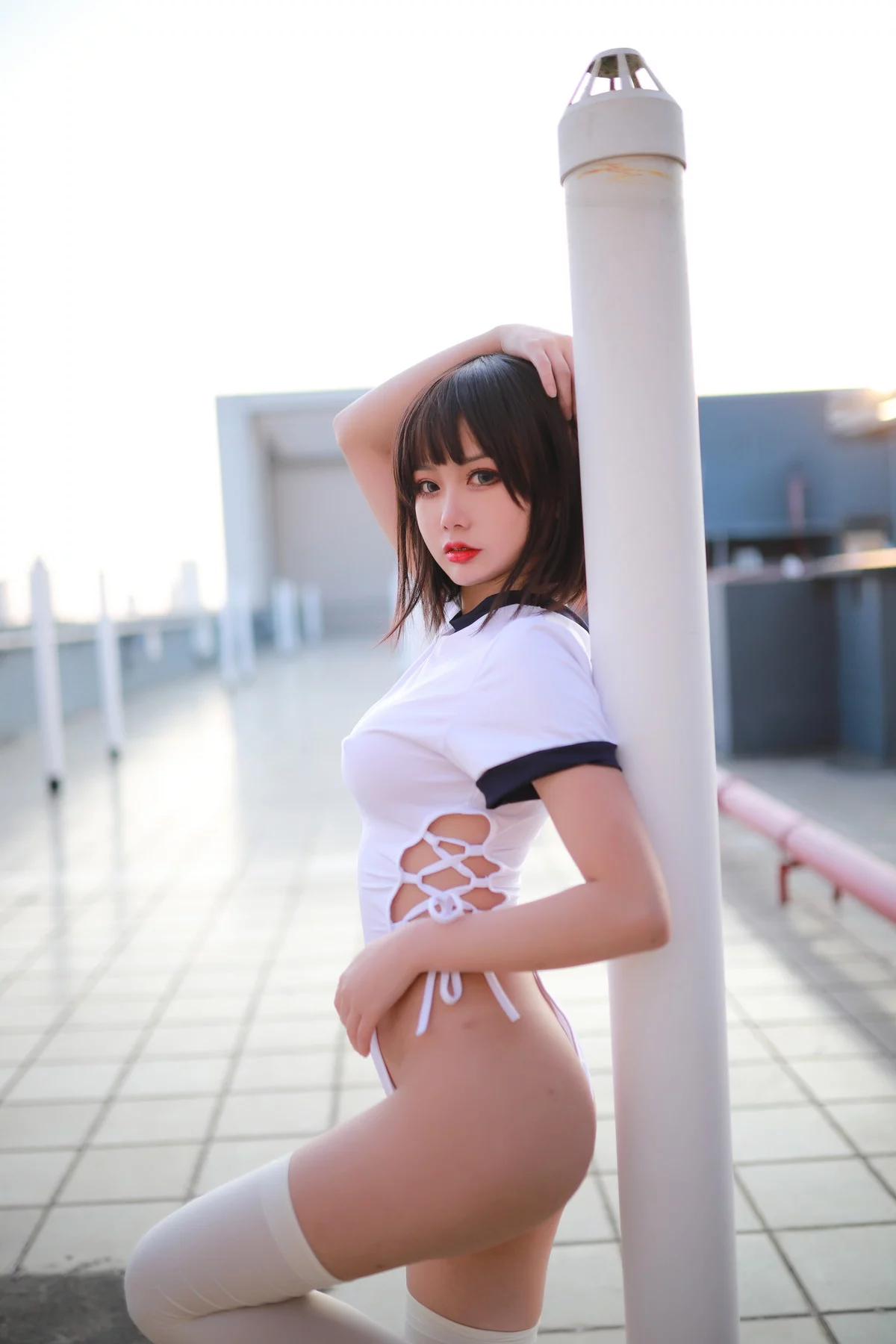 网络美女您的蛋蛋激凸体操服主题白色高叉连体衣配白丝袜秀完美身材诱惑写真42P