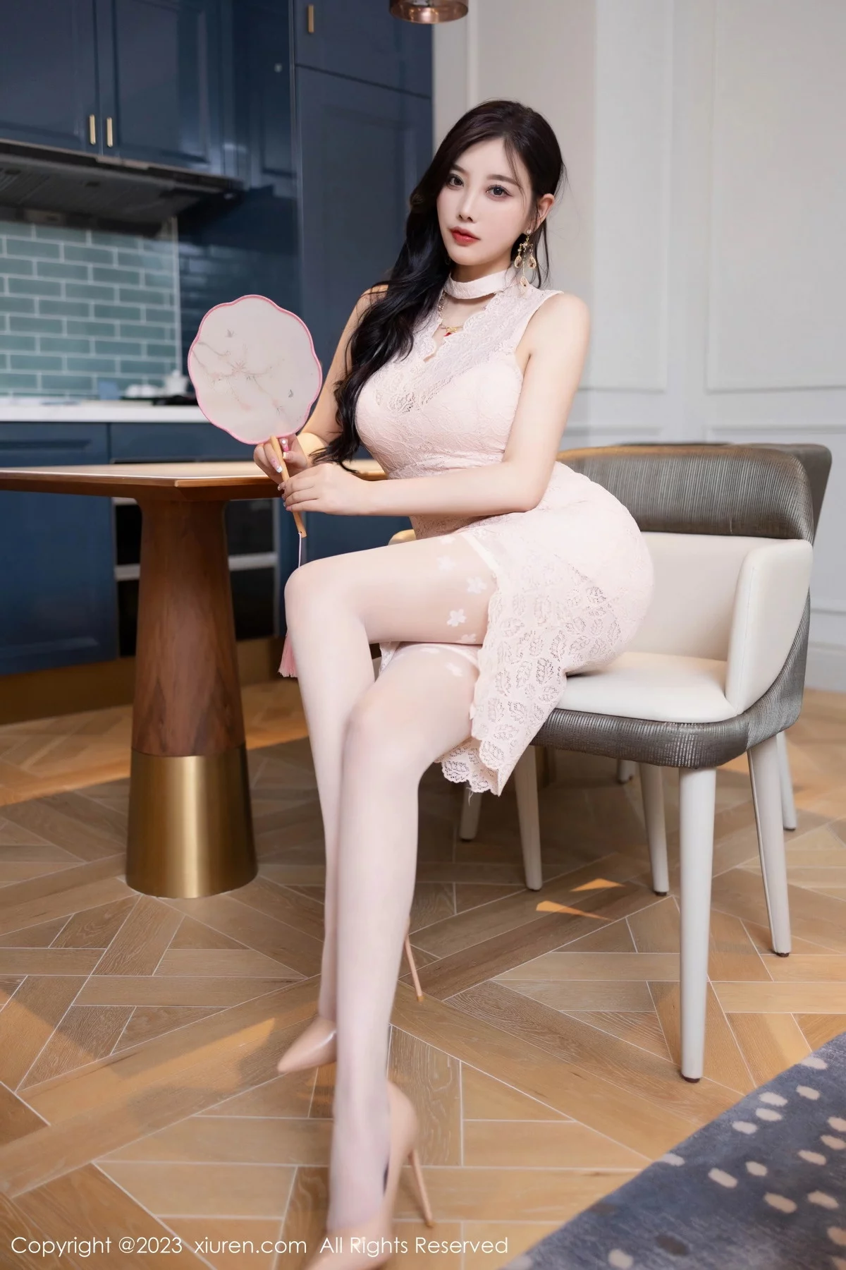 XiuRen第7171期_女神杨晨晨Yome粉色连衣短裙露蕾丝内衣配白丝吊袜诱惑写真81P