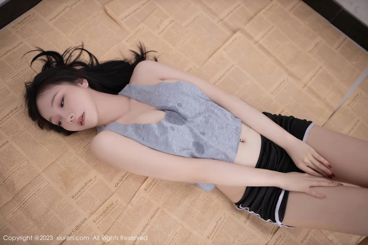 XiuRen第7170期_模特安然anran女子审问室主题灰色上衣配黑色短裤完美诱惑写真79P