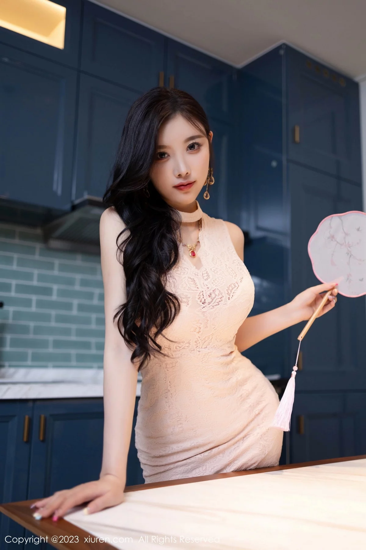 XiuRen第7171期_女神杨晨晨Yome粉色连衣短裙露蕾丝内衣配白丝吊袜诱惑写真81P