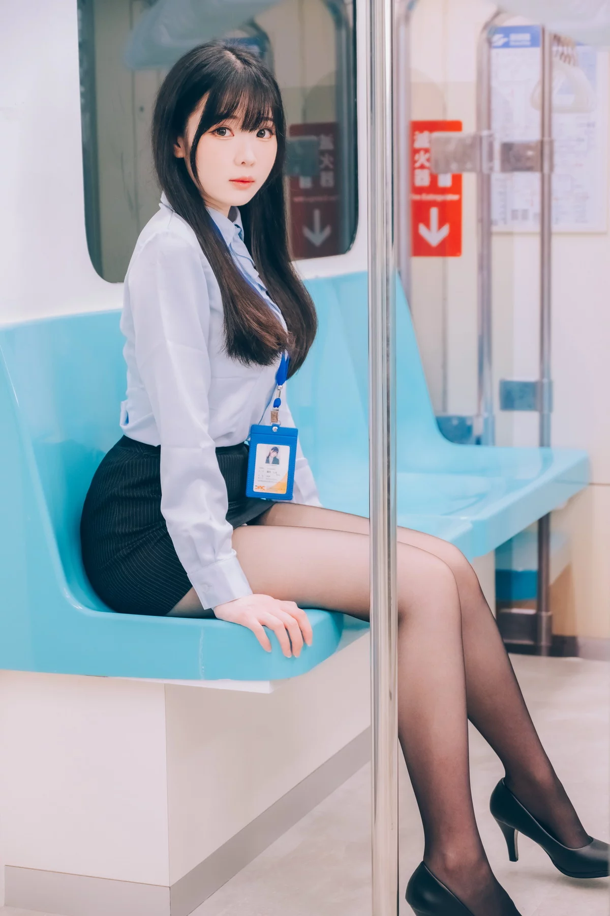 微博妹纸霜月shimo-Tokimeki Metro主题地铁场景黑色内衣秀完美身材诱惑写真100P