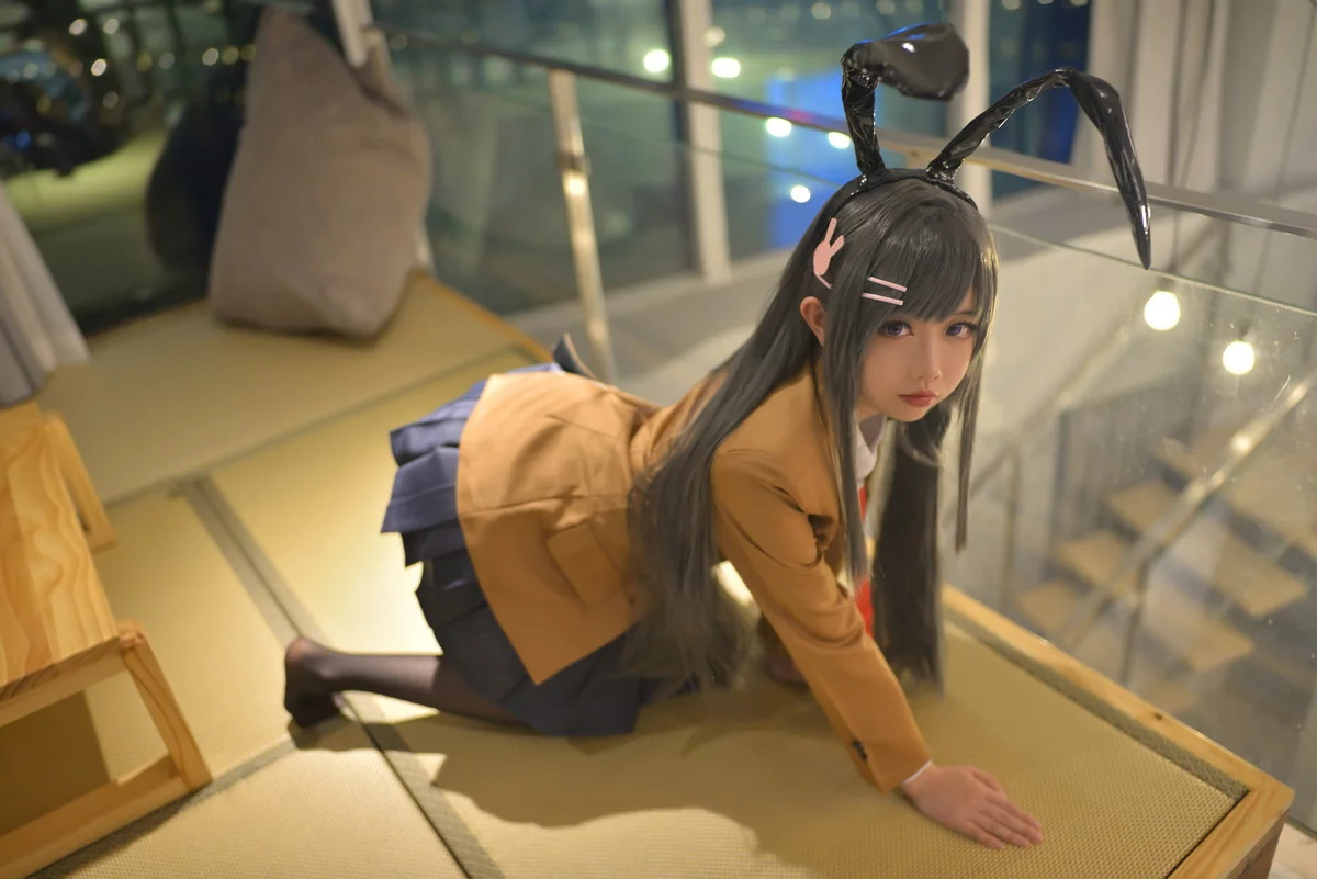 Coser小姐姐雪琪SAMA麻衣制服兔女郎主题性感百褶裙下超薄黑丝秀美腿诱惑写真58P