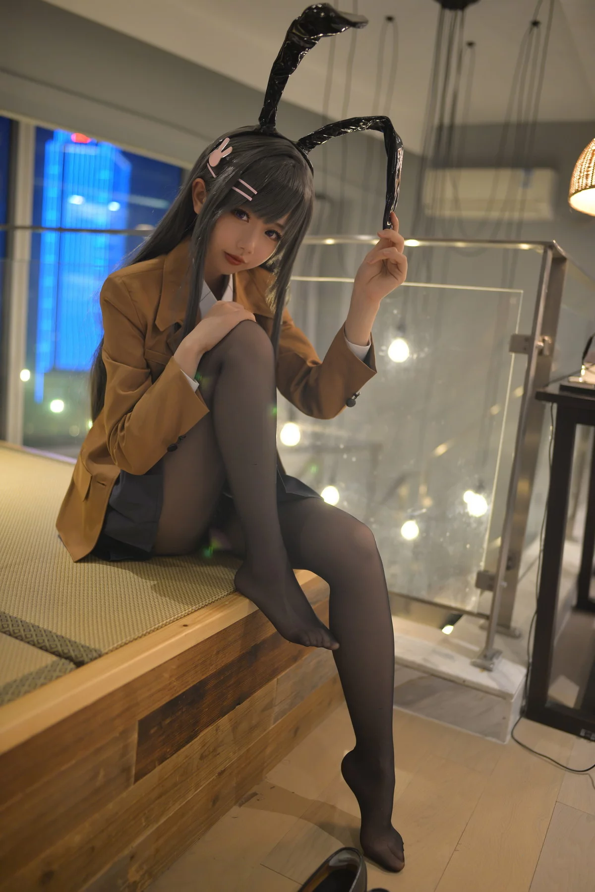 Coser小姐姐雪琪SAMA麻衣制服兔女郎主题性感百褶裙下超薄黑丝秀美腿诱惑写真58P