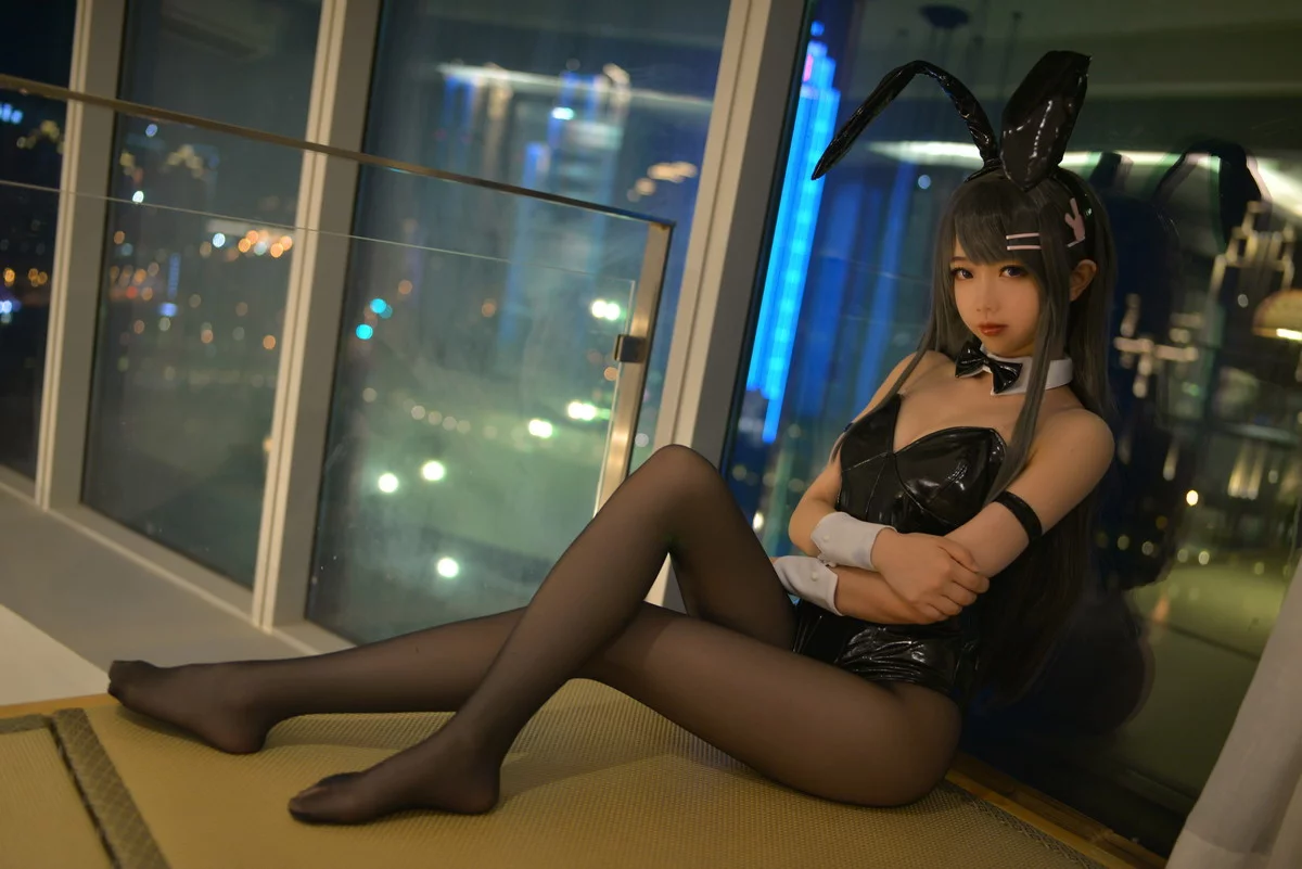Coser小姐姐雪琪SAMA麻衣制服兔女郎主题性感百褶裙下超薄黑丝秀美腿诱惑写真58P