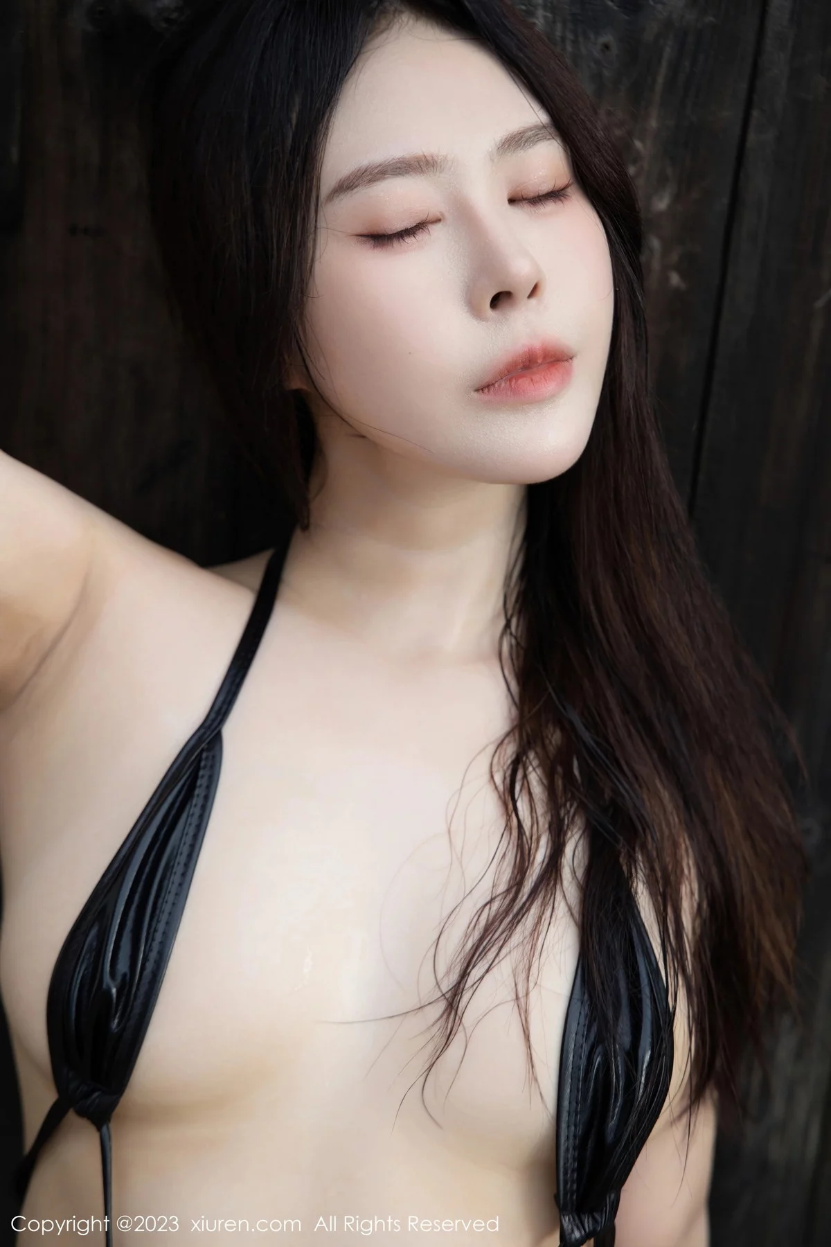 XiuRen第7195期_女神Evelyn艾莉性感蓝色运动上衣露黑色情趣内衣惹火诱惑写真69P