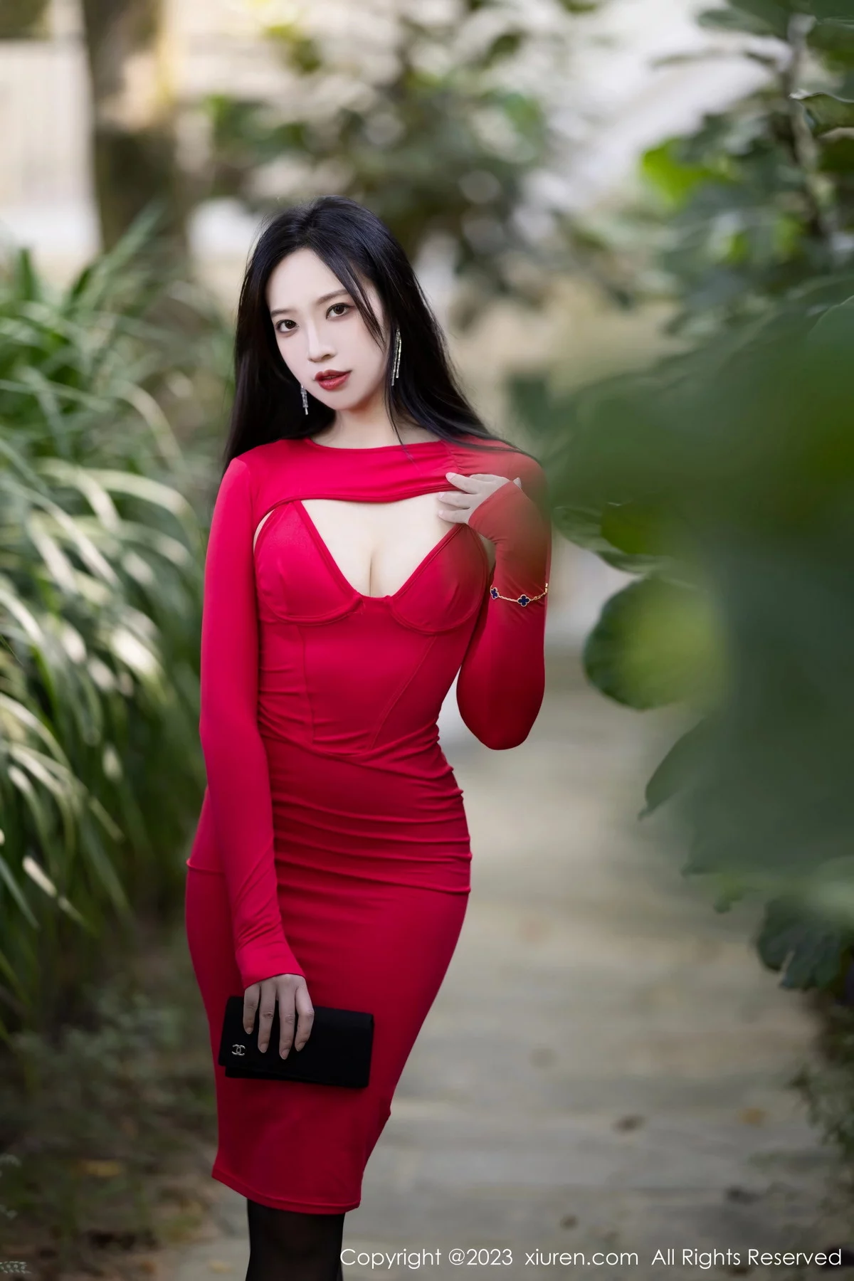 XiuRen第7194期_模特郑颖姗Bev红色连衣短裙露红色蕾丝内衣配黑丝吊袜诱惑写真83P