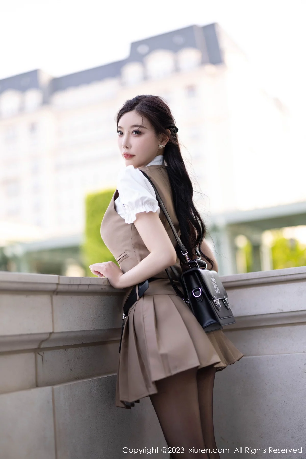 XiuRen第7202期_女神杨晨晨Yome杏色短裙套装露粉色内衣配超薄黑丝诱惑写真90P