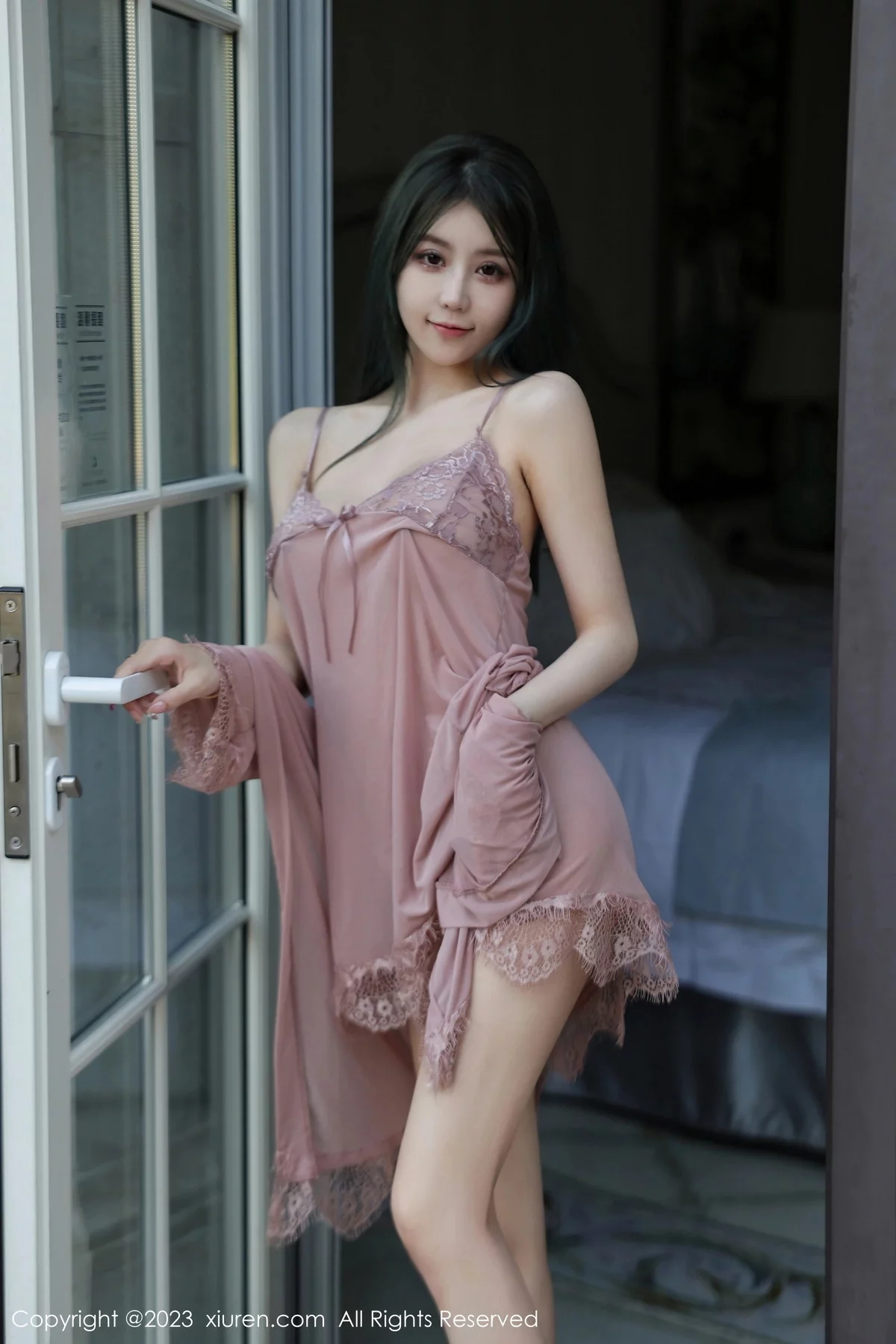 XiuRen第7114期_模特tina_甜仔浴缸场景咖啡色蕾丝睡裙湿身秀凹凸身材诱惑写真64P