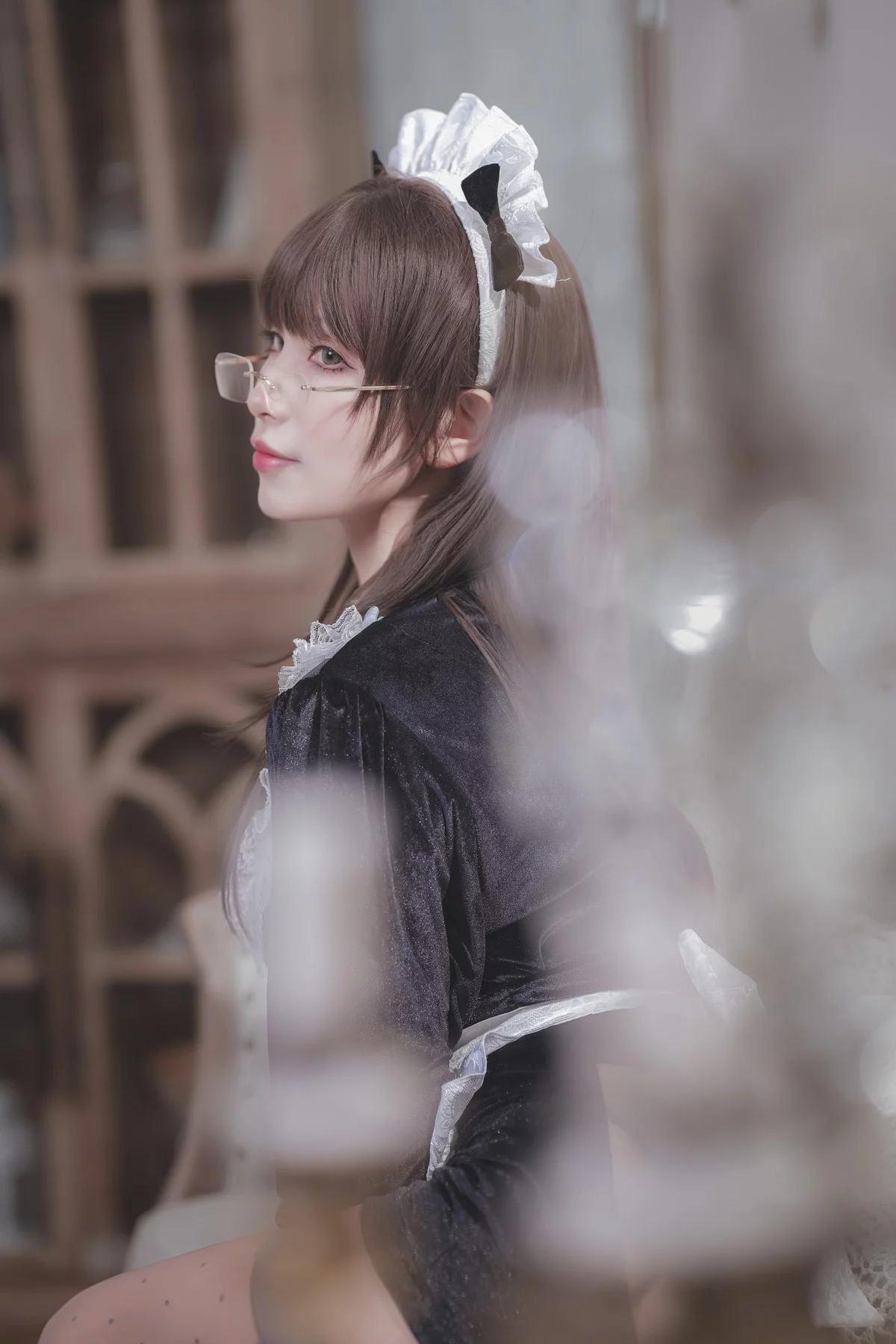 网络美女Neko-薇薇丝绒女仆主题私房性感露臀女仆装配黑丝吊袜撩人诱惑写真40P