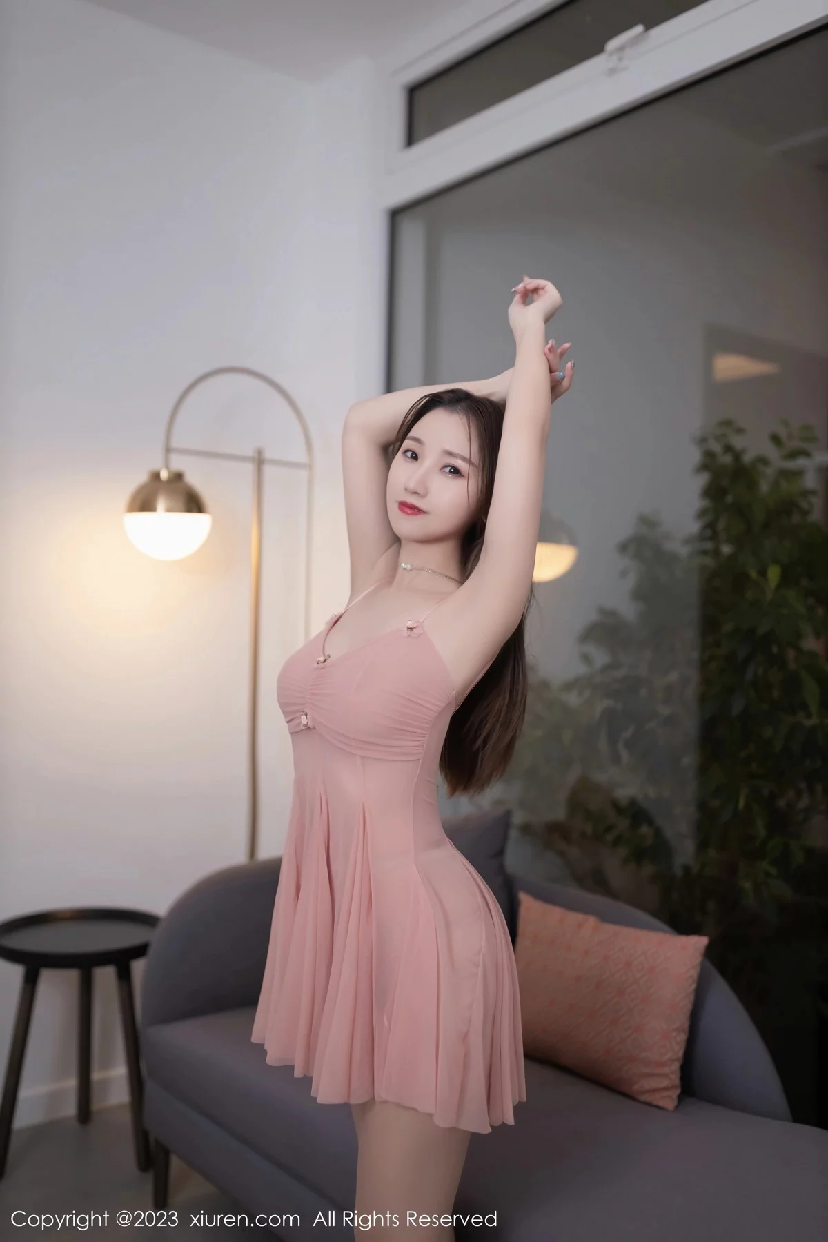 XiuRen第7206期_模特杏子Yada性感粉色薄纱睡裙配原色丝袜秀曼妙身姿诱惑写真78P