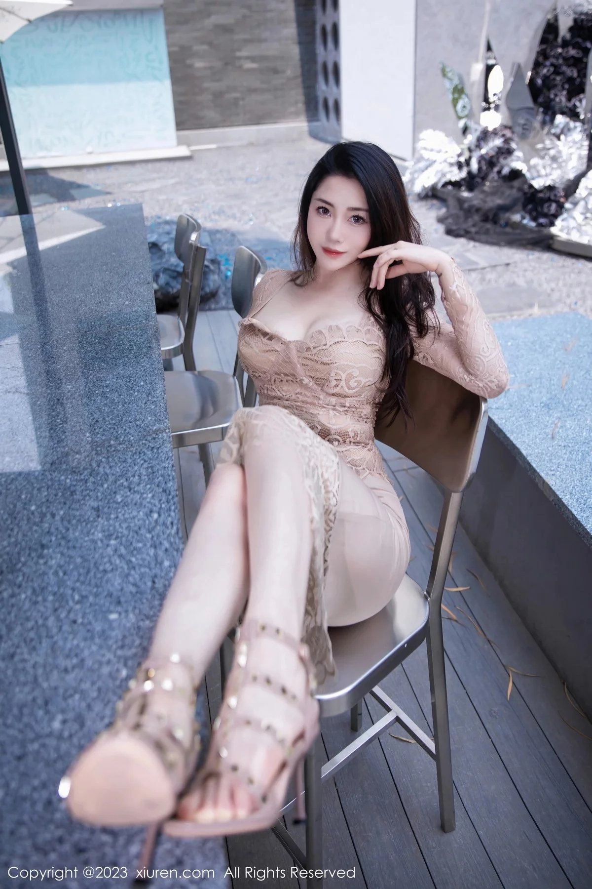 XiuRen第7216期_模特严利娅Yuliya户外性感杏色低胸连衣长裙秀完美身材诱惑写真89P